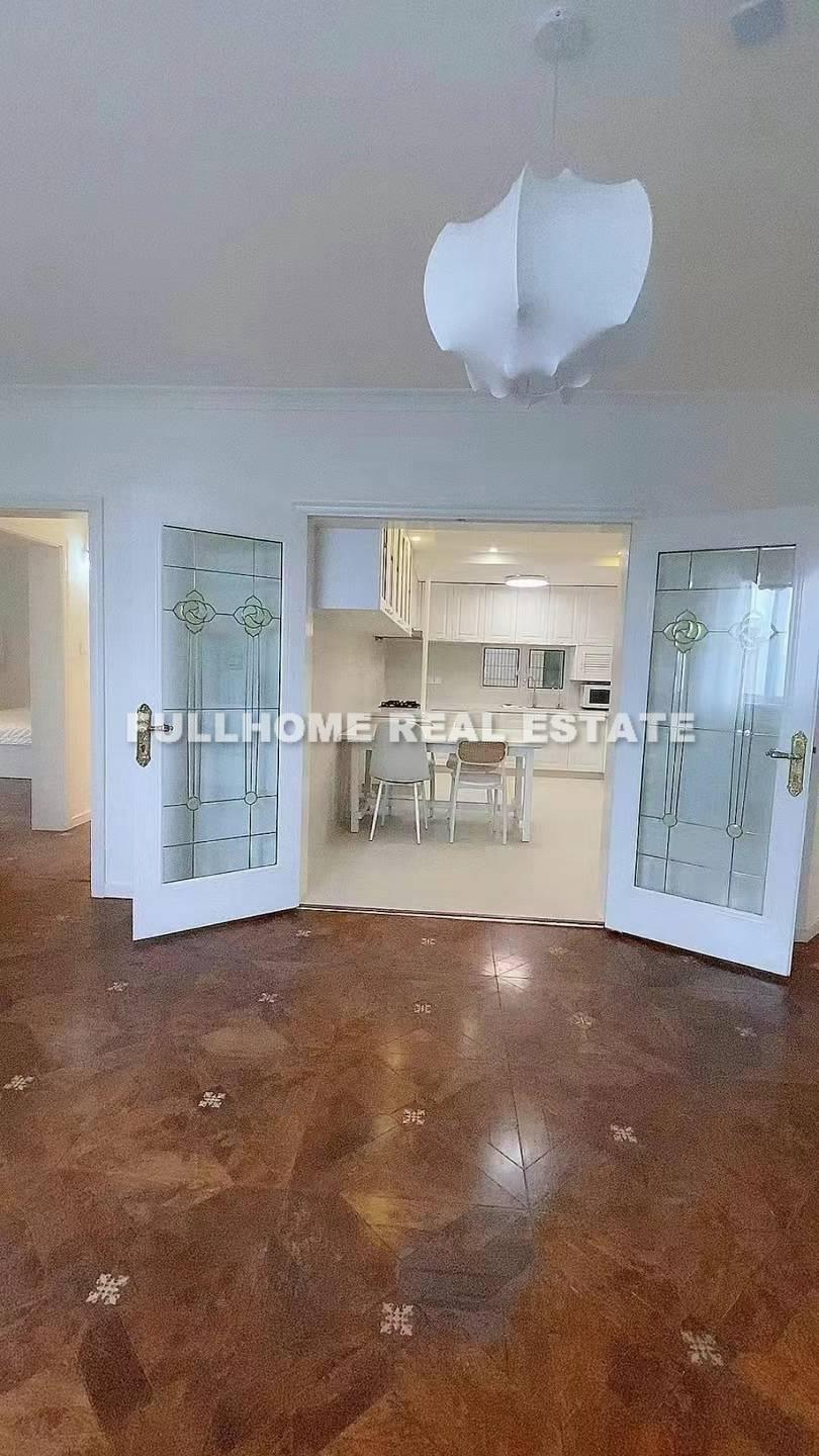 Same compound: Xingguo Mansion, 3 bedrooms in Shanghai