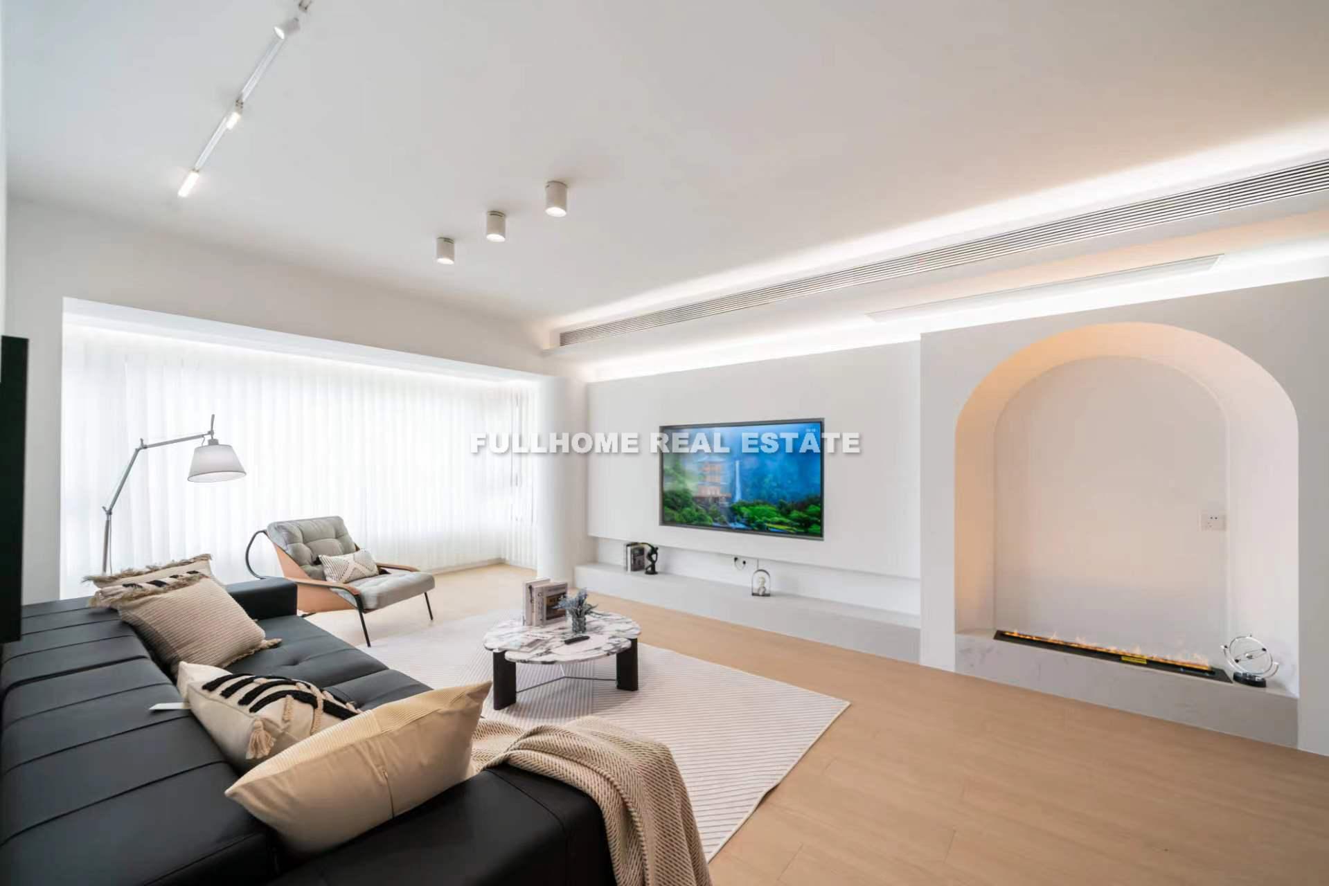 Same compound: Sunshine Residence, 3 bedrooms in Shanghai