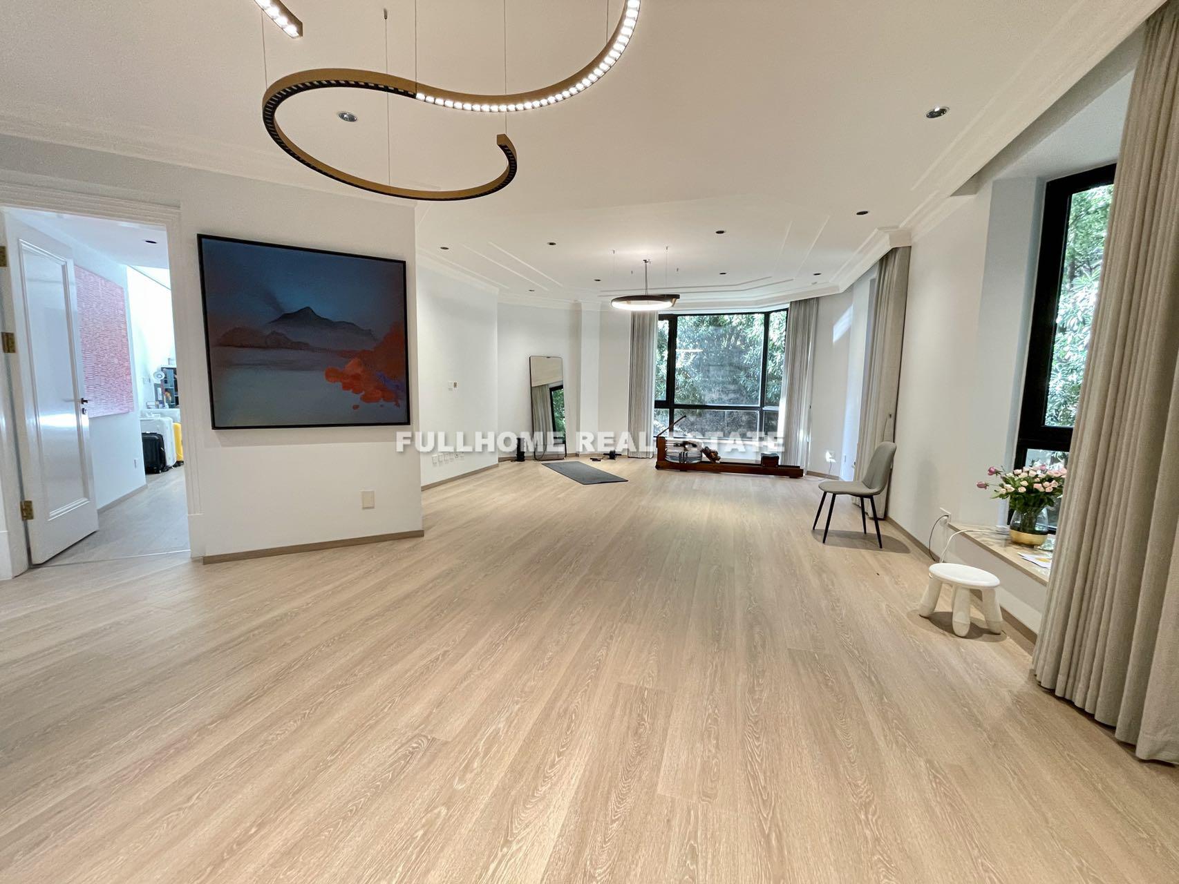 Same compound: Chateau Pinnacle, 3 bedrooms in Shanghai
