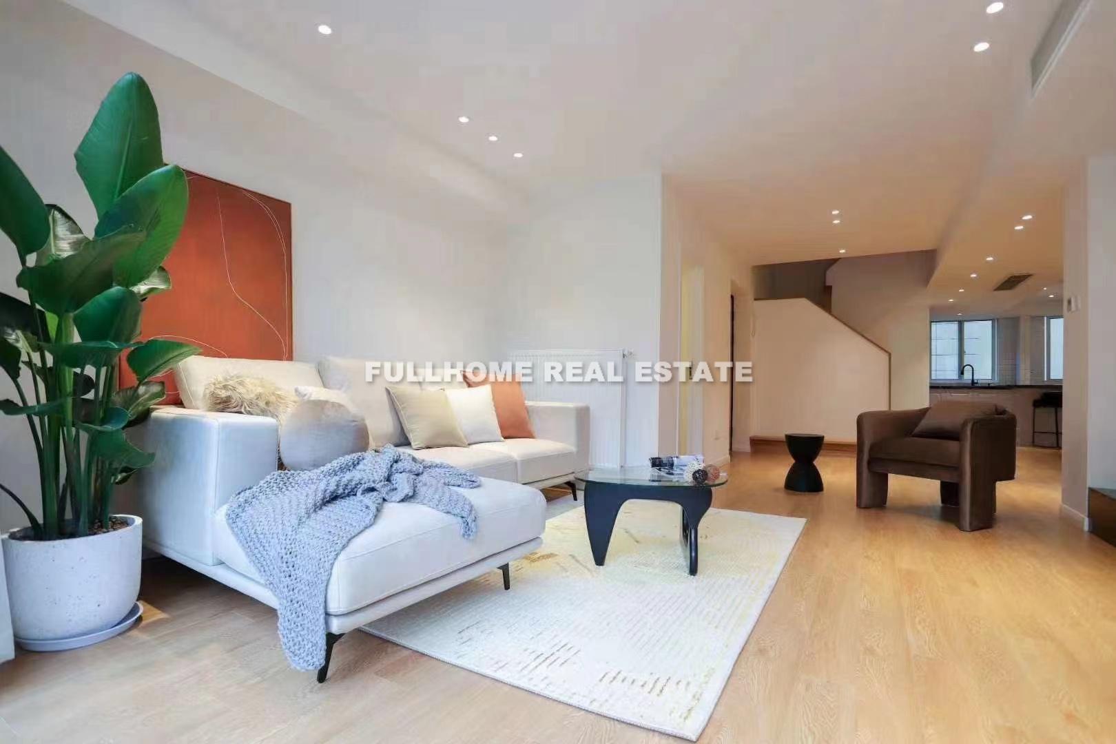 Same compound: Zhongfu City Phase Ⅱ, 4 bedrooms in Shanghai