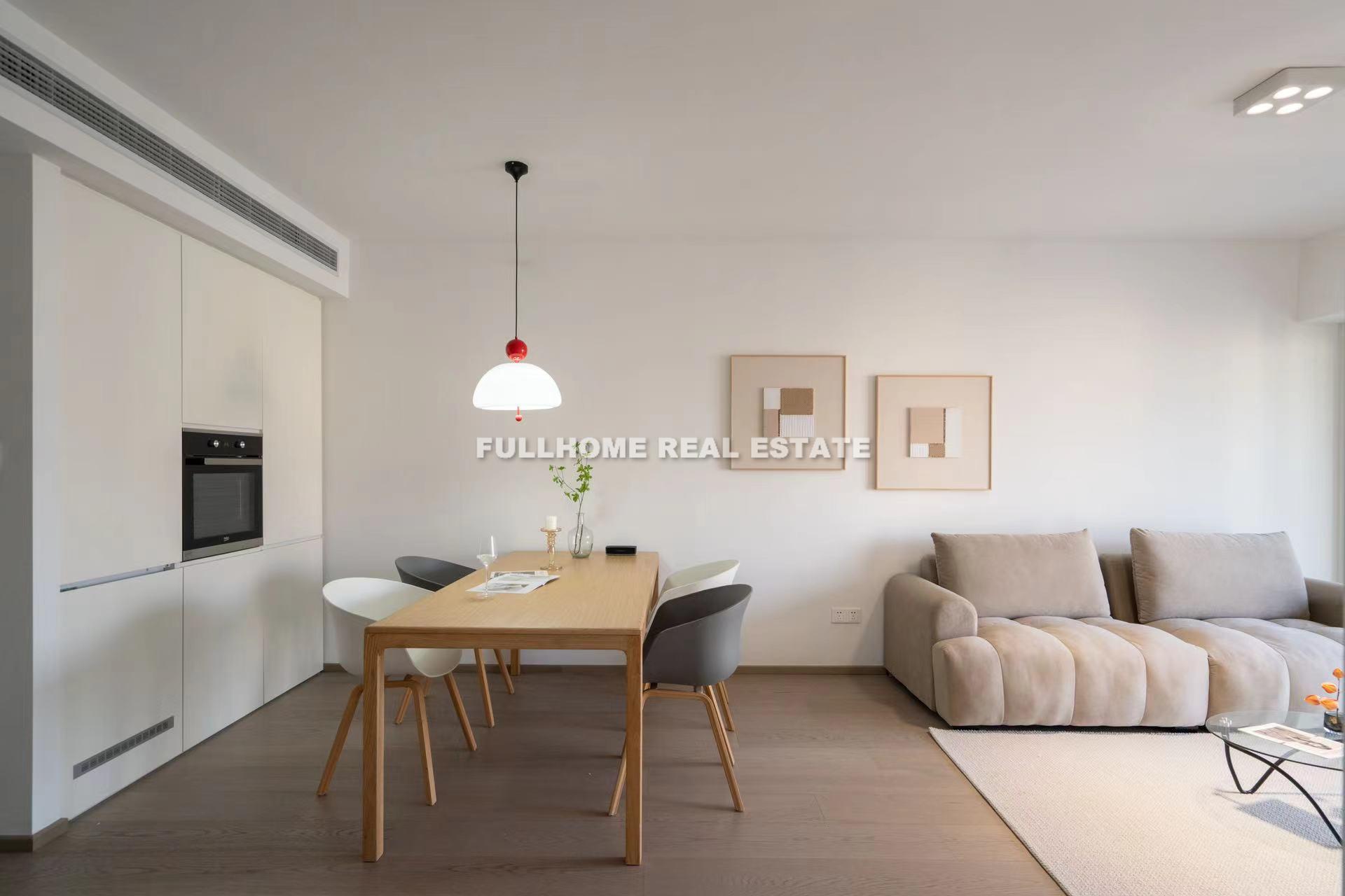 Same compound: Regent Place, 3 bedrooms in Shanghai