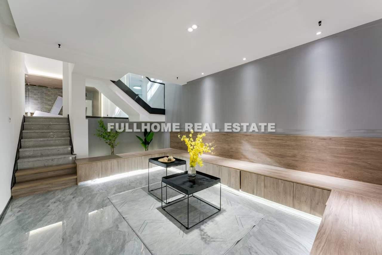 Hua Yuan Building - 4 bedroom apartment in Shanghai, Xujiahui, Downtown