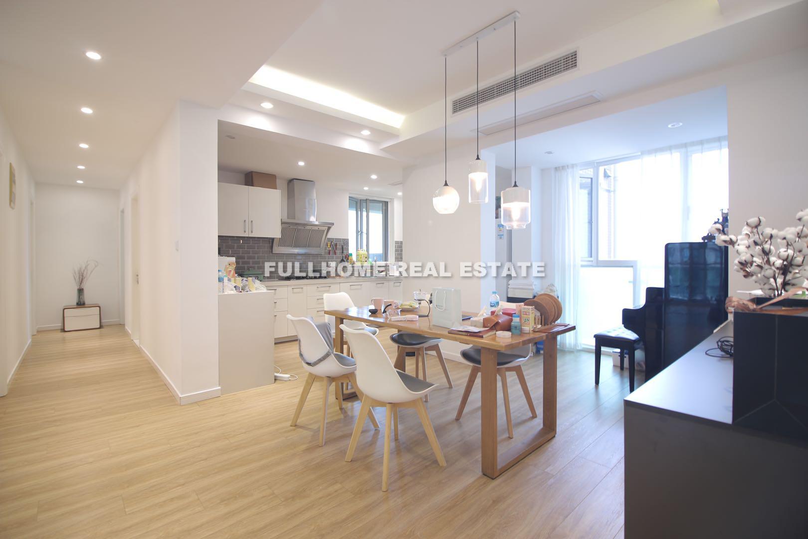 Similar property: LaDoll International City, 4 bedrooms, 200 sqm in Shanghai