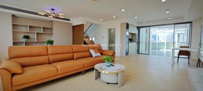 Similar property: The Century Plaza of Wamin, 5 bedrooms, 290 sqm in Shanghai