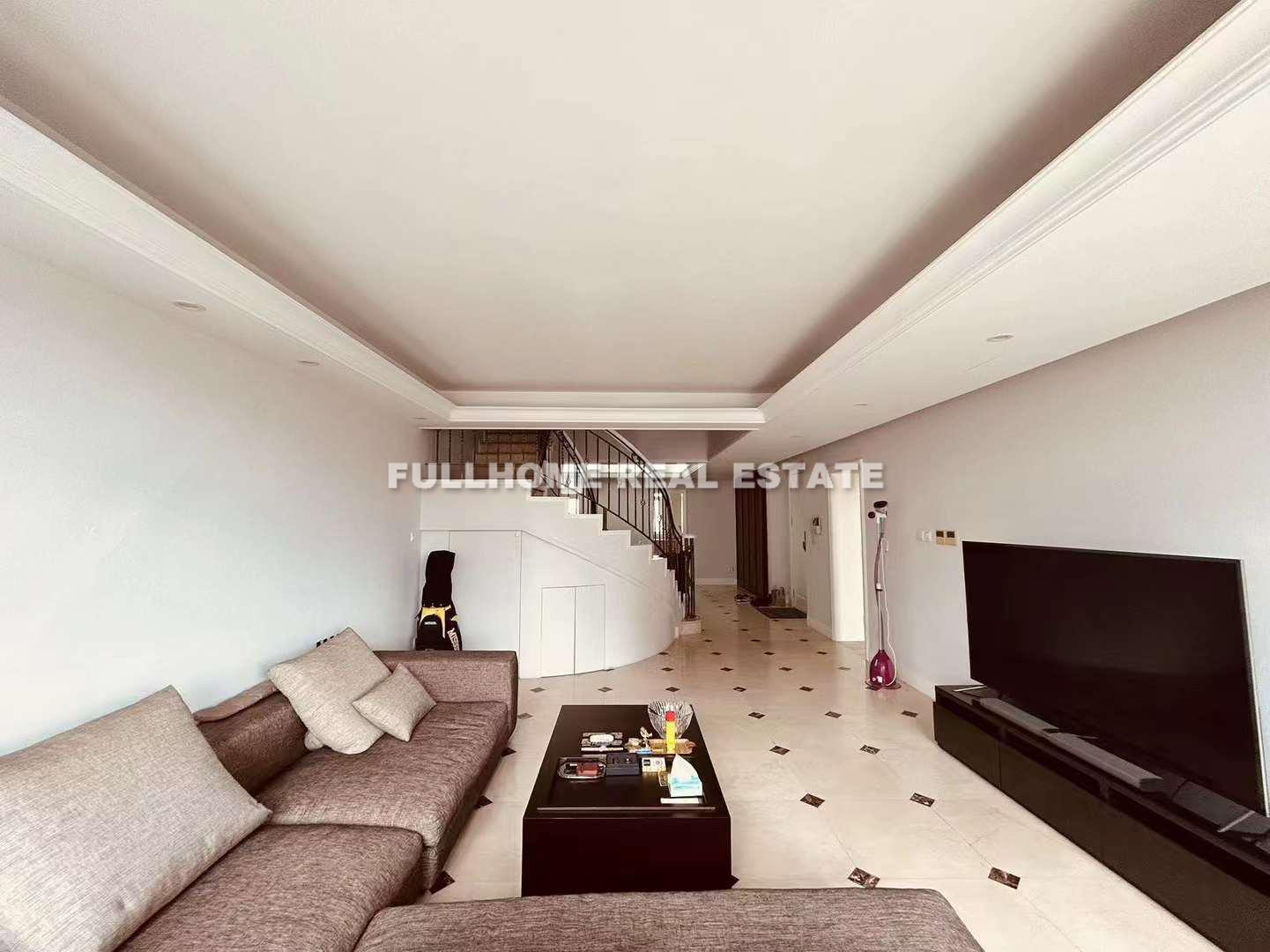 Same compound: Gubei Central Garden, 4 bedrooms in Shanghai