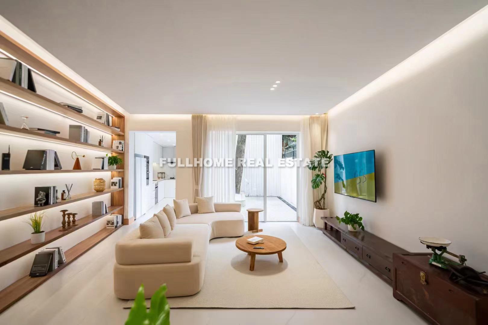 Similar property: Lane 1000-1500 Xinzha Road Old House	, 4 bedrooms, 300 sqm in Shanghai