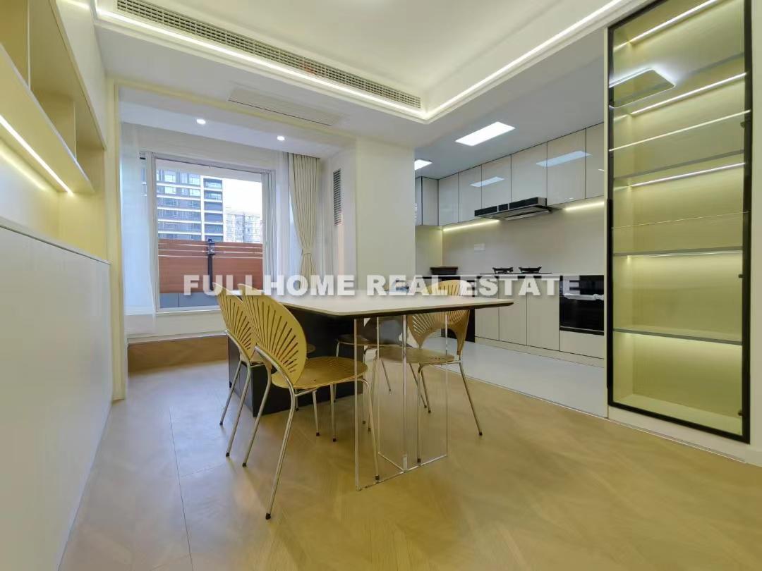 Same compound: Gubei Henshengyuan, 3 bedrooms in Shanghai
