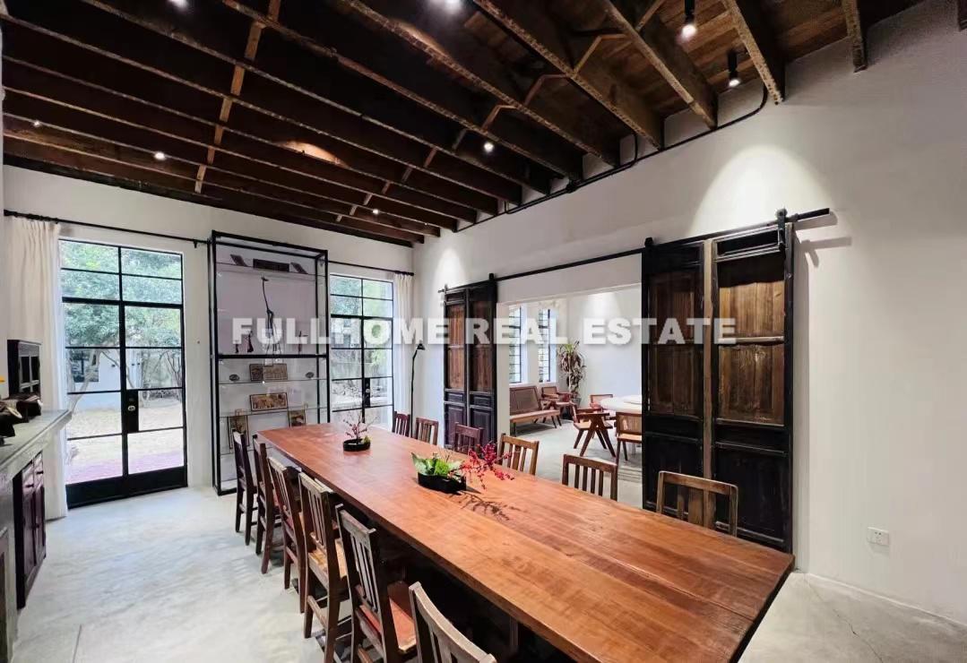 Same compound: Lane 1-3000 West Yan An Road Old House, 6 bedrooms in Shanghai