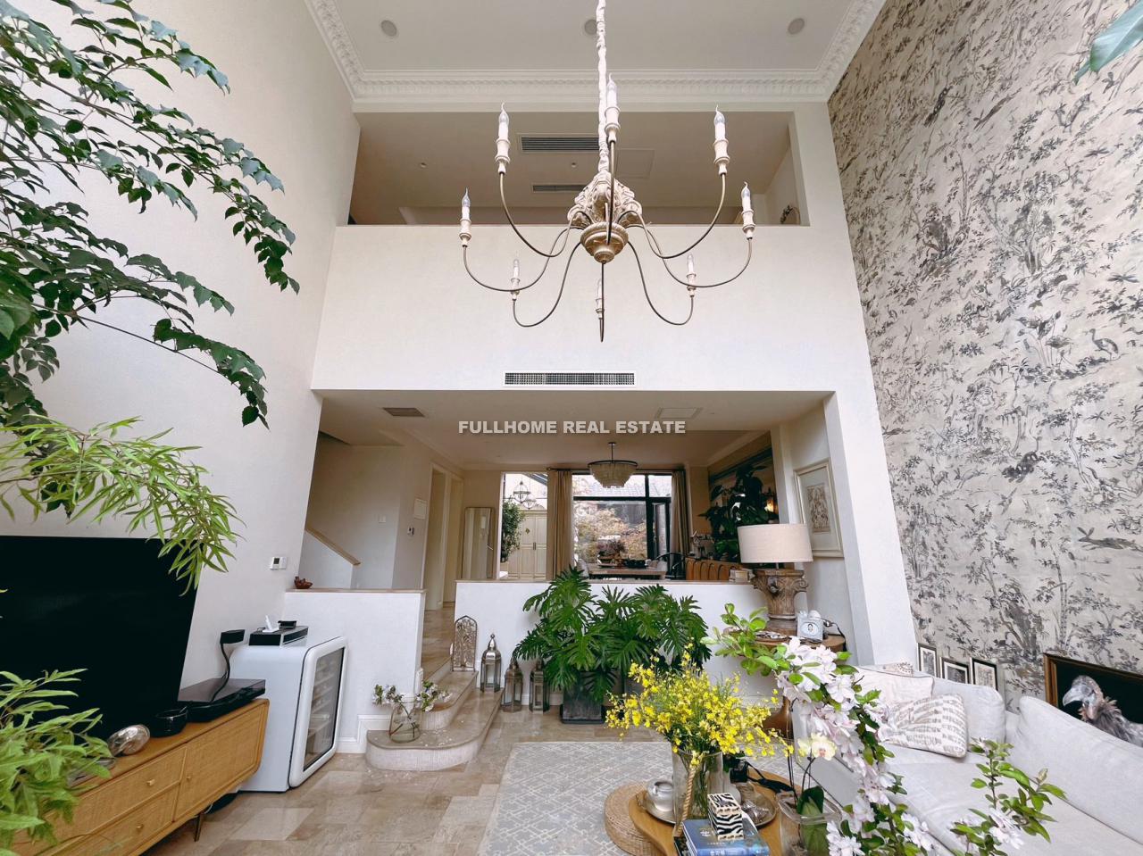 Similar property: Yosemite, 4 bedrooms, 380 sqm in Beijing