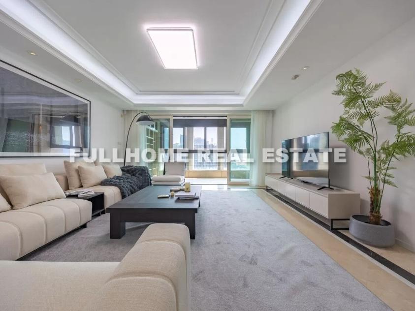 Same compound: The Bay, 3 bedrooms in Shanghai