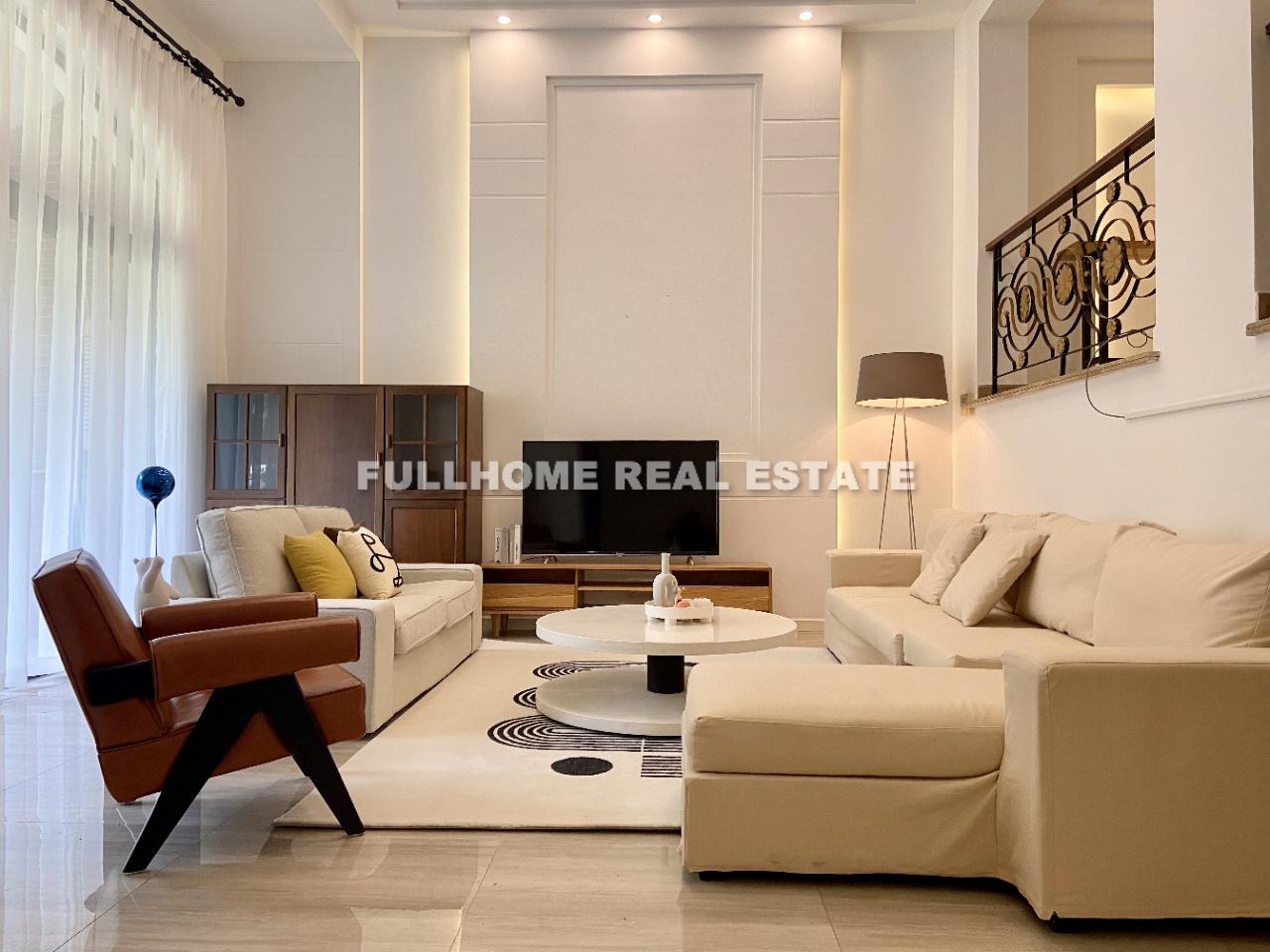 Similar property: Hongqiao Zhonghuayuan, 4 bedrooms, 224 sqm in Shanghai