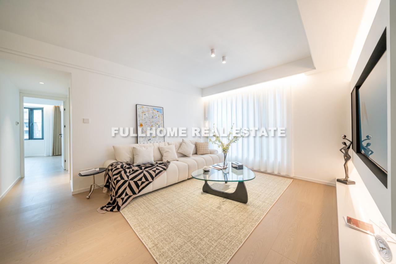 Same compound: Huading Plaza, 2 bedrooms in Shanghai