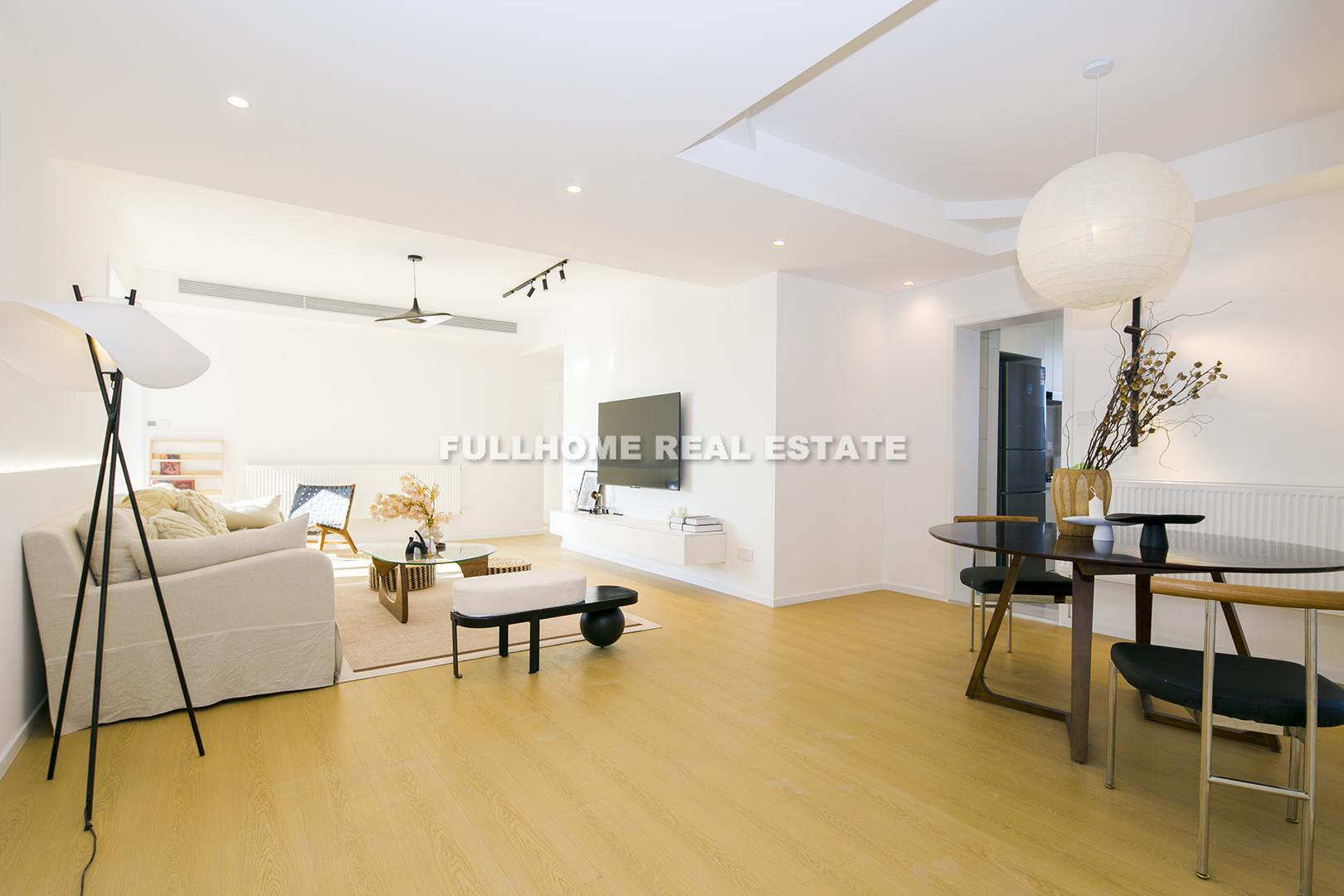 Same compound: Hongqiao New City, 3 bedrooms in Shanghai