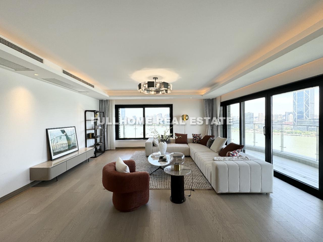 Same compound: Nove Mansion, 4 bedrooms in Shanghai