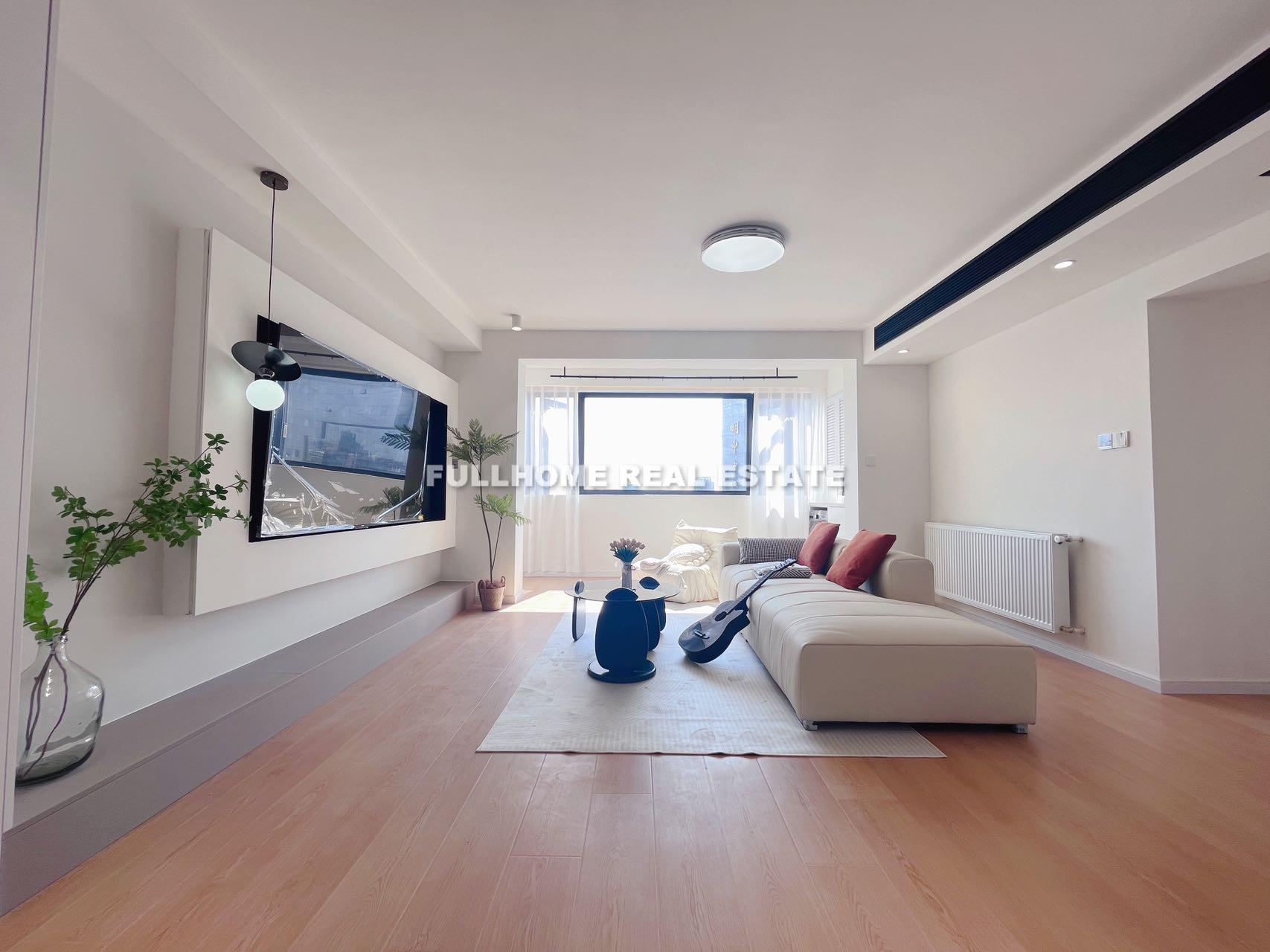 Same compound: Hua Yuan Building, 2 bedrooms in Shanghai