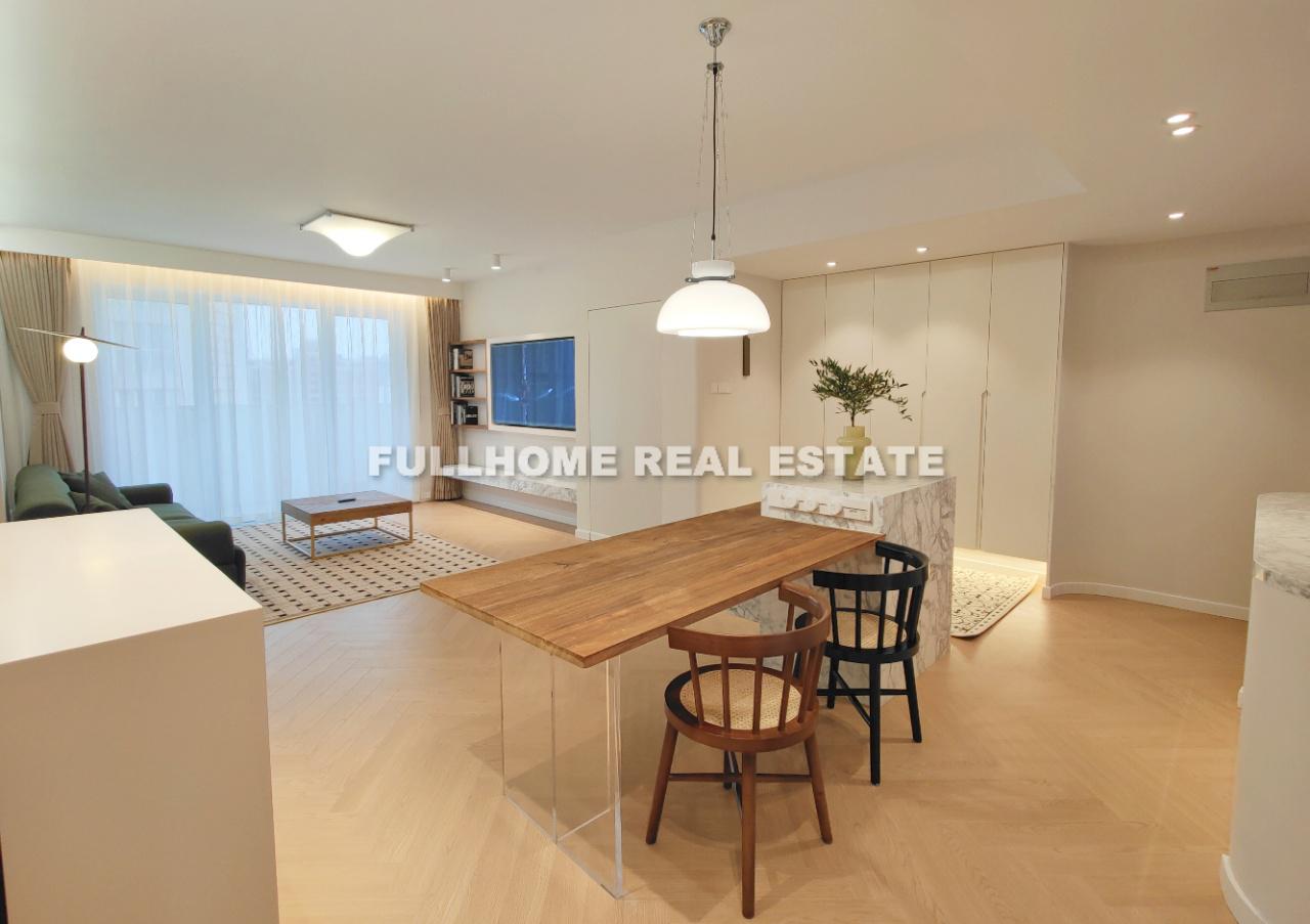 Same compound: Jingan Yige, 3 bedrooms in Shanghai