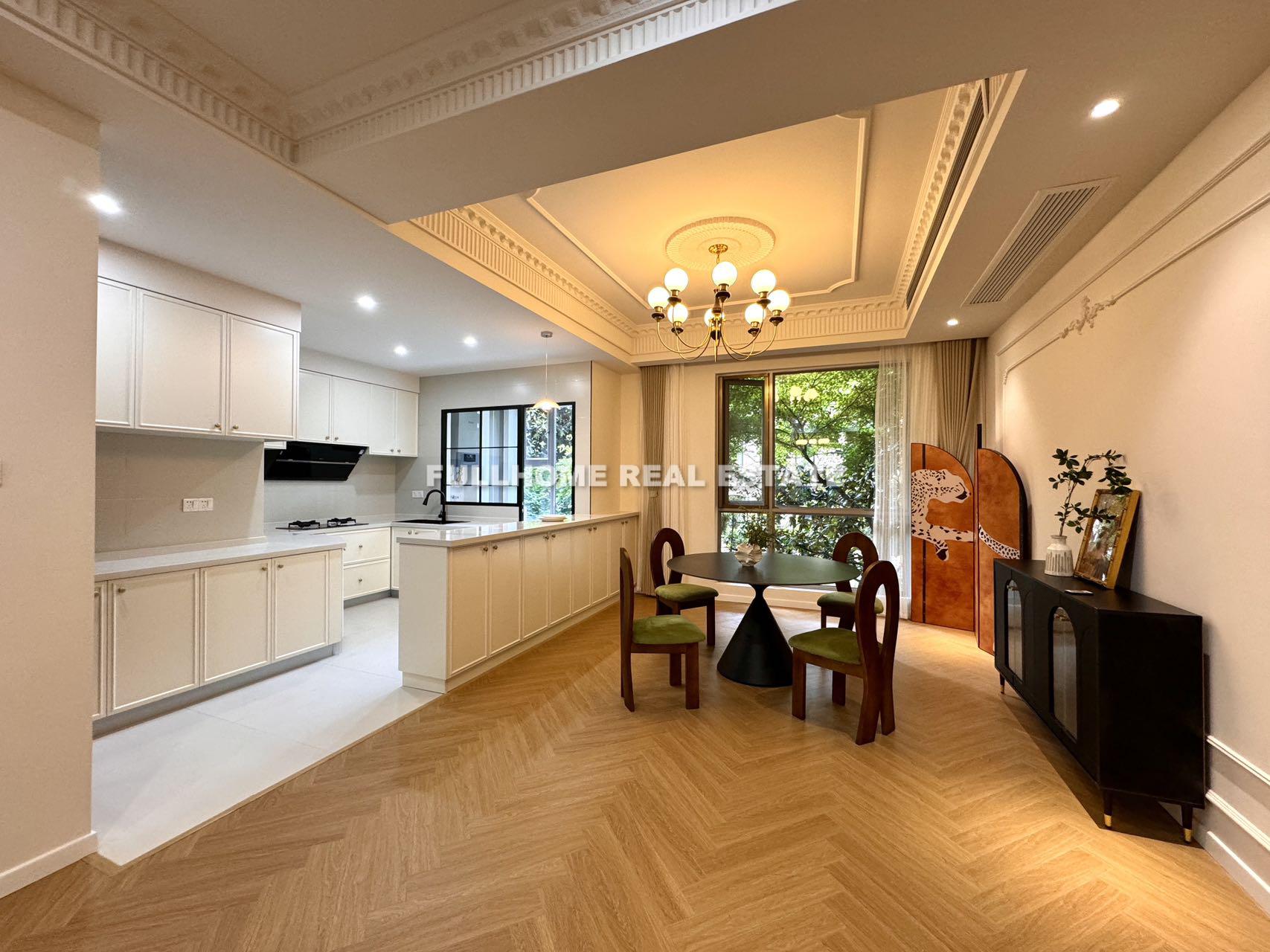Similar property: The Lakeville, 3 bedrooms, 250 sqm in Shanghai