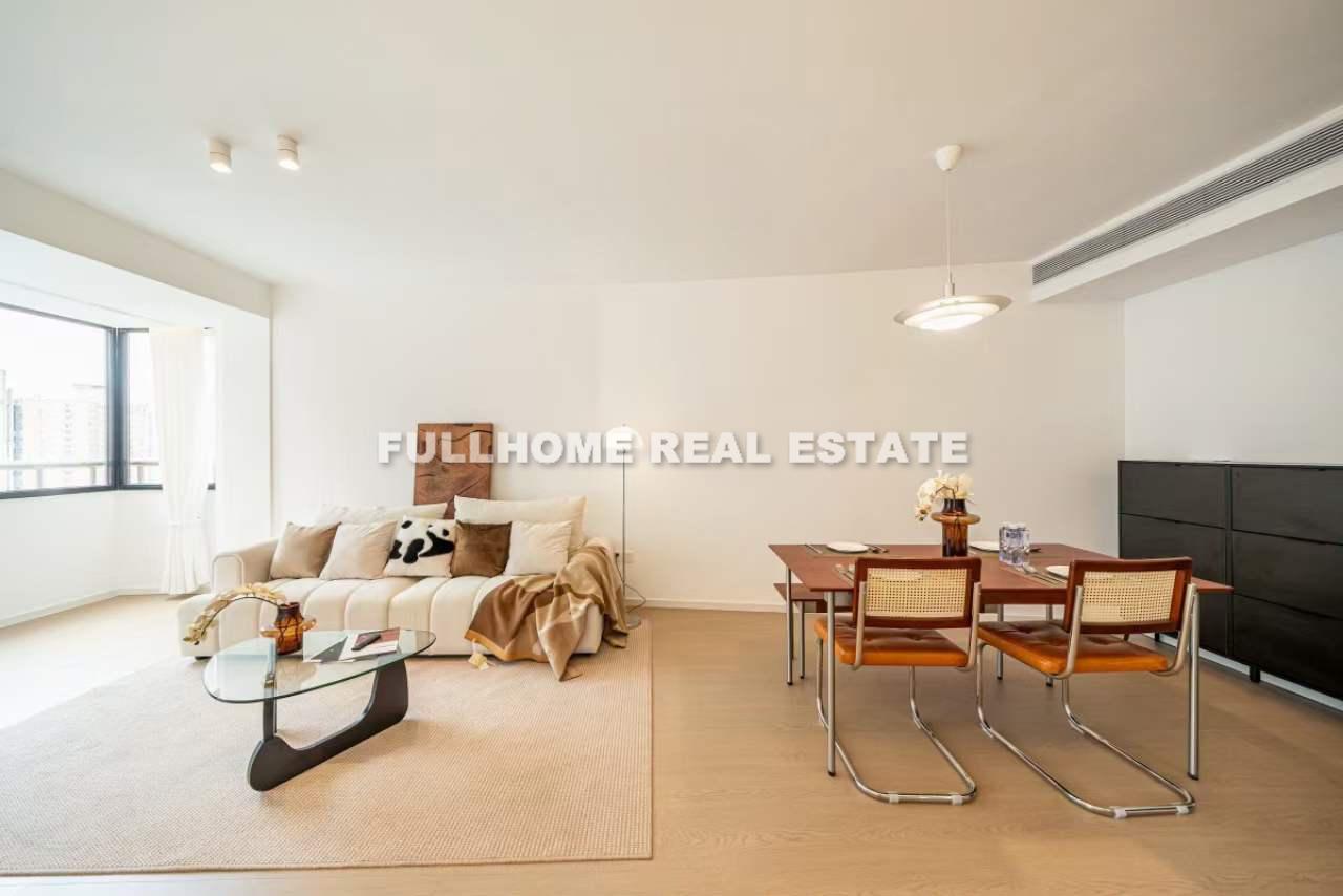 Same compound: Victoria Plaza, 2 bedrooms in Shanghai
