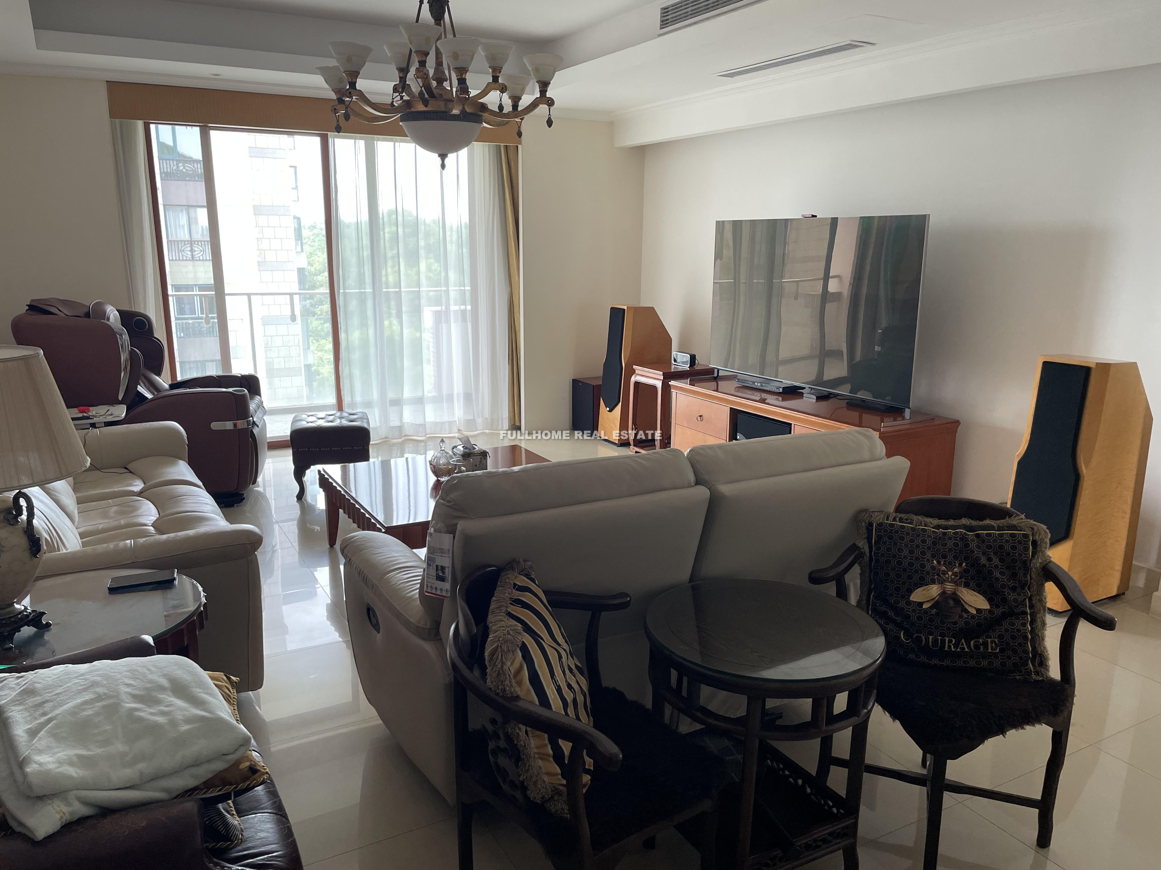Same compound: Sassoon Park Garden, 4 bedrooms in Shanghai