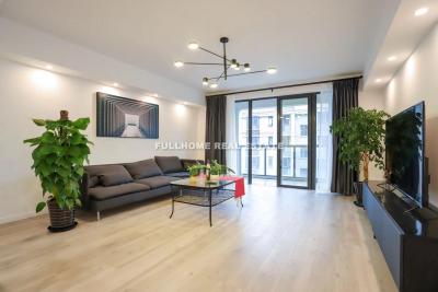 Same compound: Kang Xin Mansion, 3 bedrooms in Shanghai