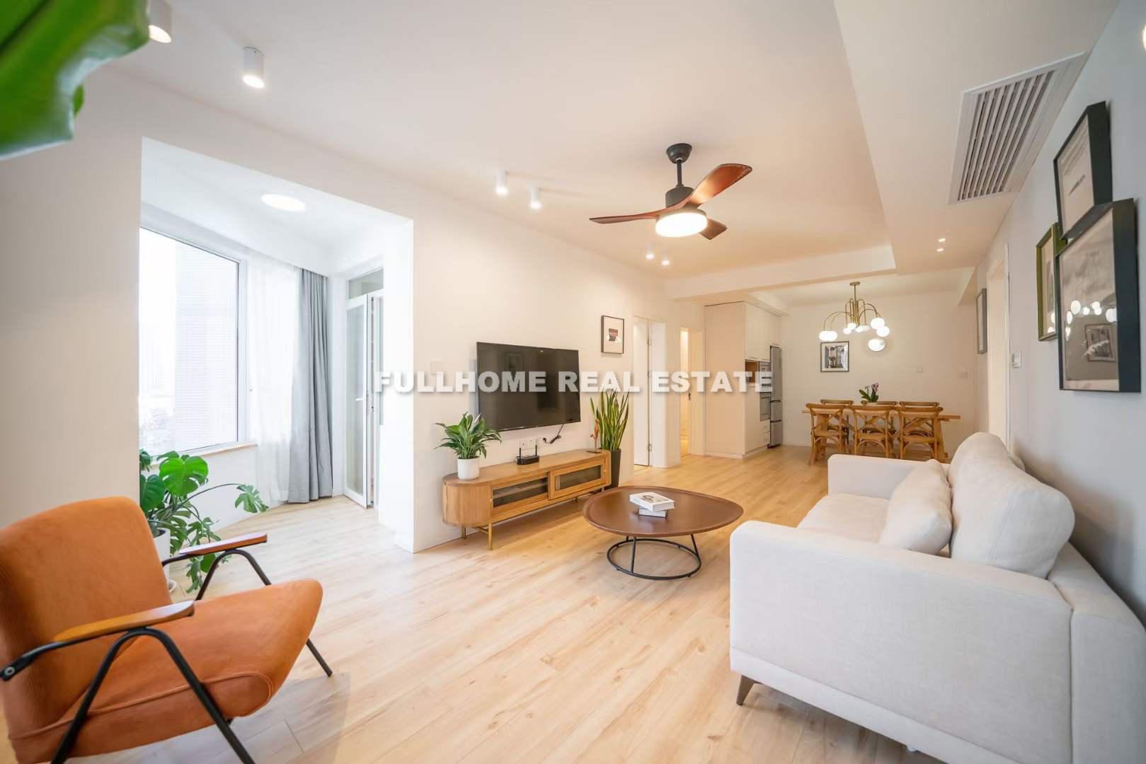 Weihaiyuan - 3 bedroom apartment in Shanghai, People Square, Downtown