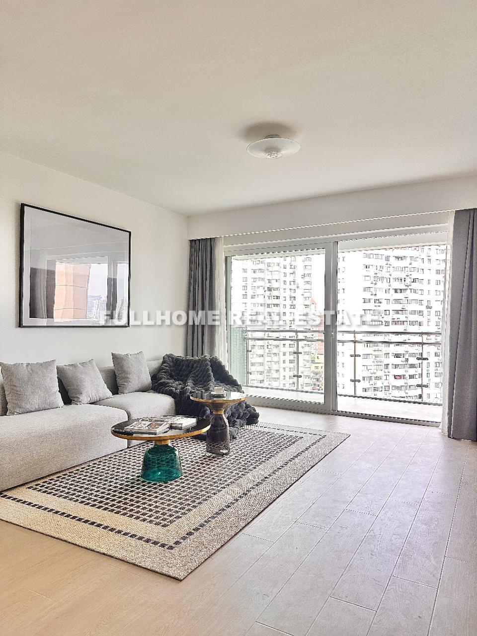 Same compound: Art Apartment, 3 bedrooms in Shanghai