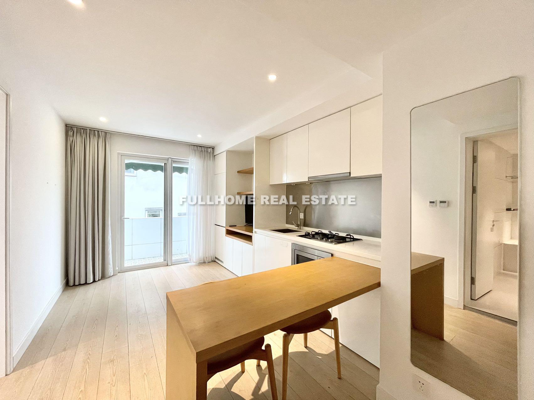 Same compound: Lane 1-500 Middle Wulumuqi Old House, 1 bedrooms in Shanghai