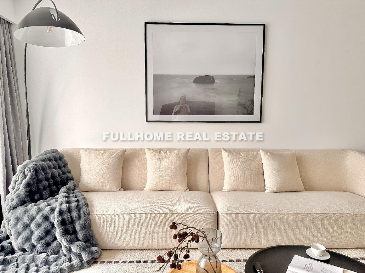 Same compound: Imperial Grand, 3 bedrooms in Shanghai