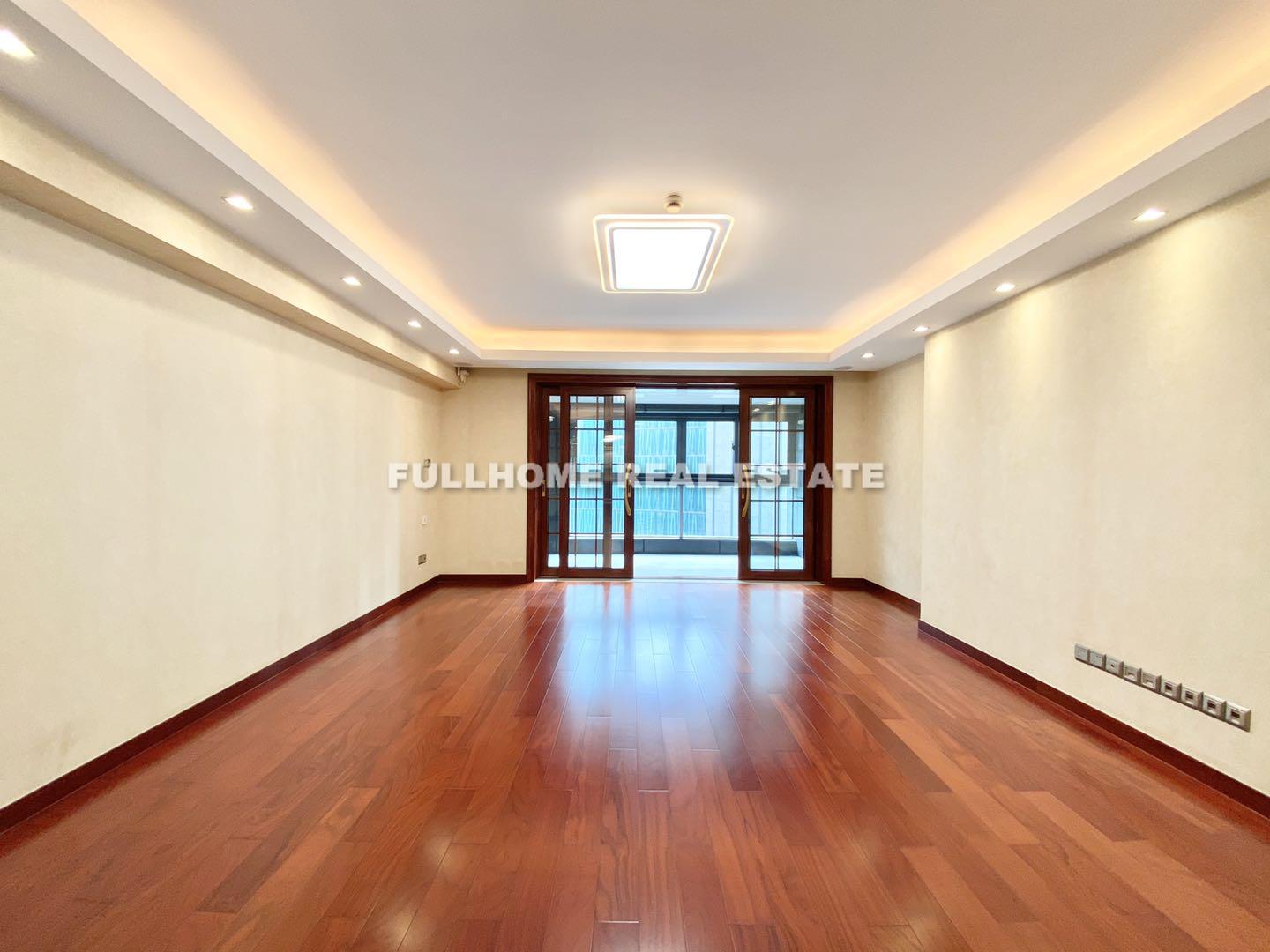 Similar property: Above The Bund, 4 bedrooms, 278 sqm in Shanghai