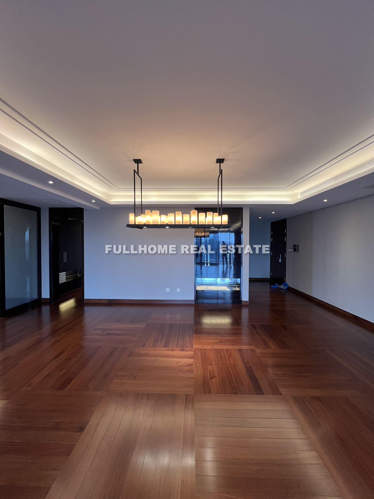 Same compound: The Paragon, 3 bedrooms in Shanghai