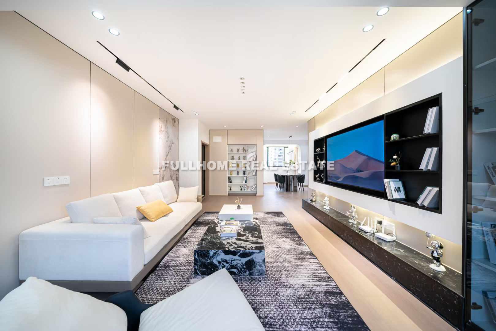 Similar property: Dongfang City Garden, 2 bedrooms, 122 sqm in Shanghai