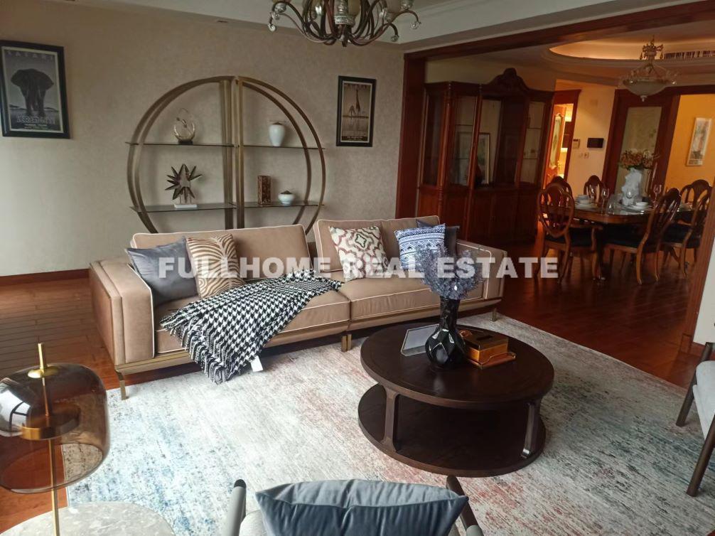Shanghai Bay - 4 bedroom apartment in Shanghai, Xujiahui, Downtown