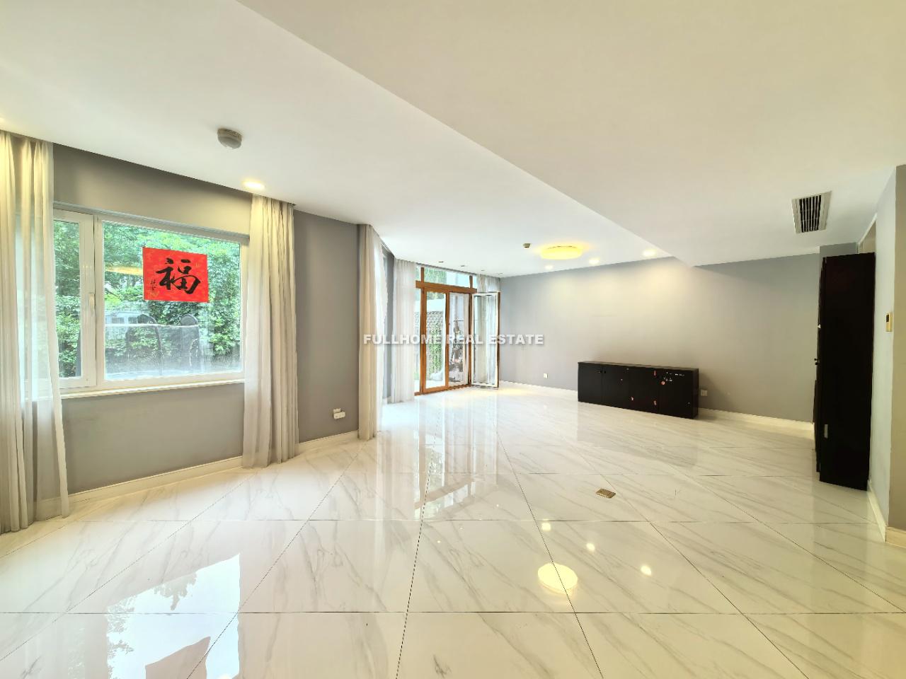 Similar property: Lane Bridge Villa, 4 bedrooms, 380 sqm in Beijing