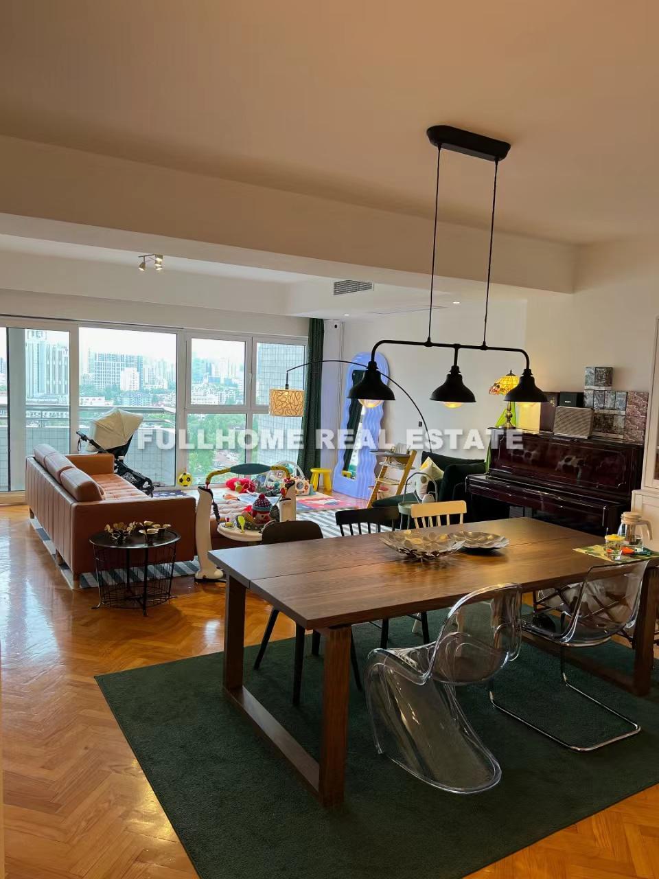 Similar property: Kingsville, 3 bedrooms, 238 sqm in Shanghai