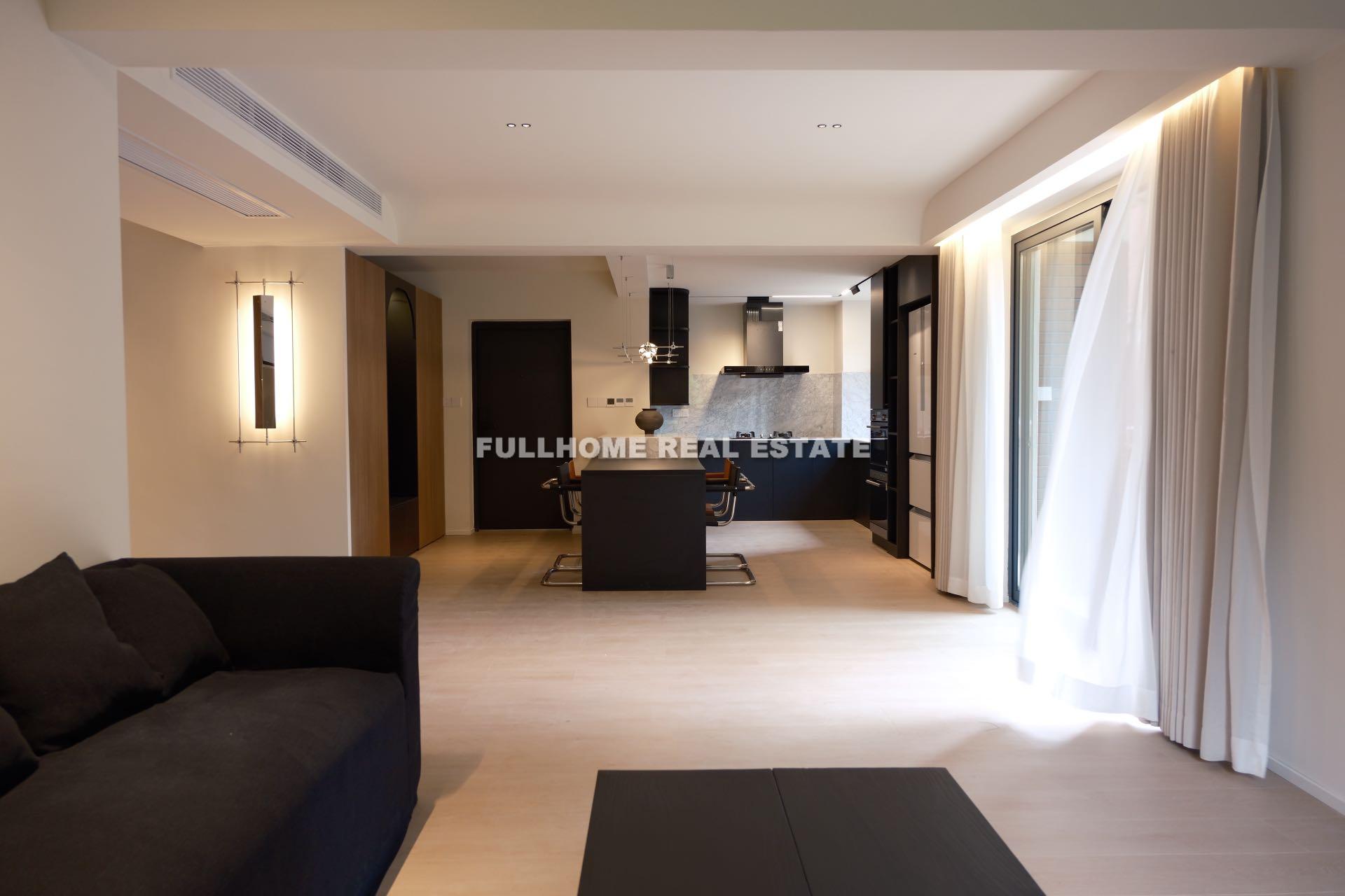 Same compound: Xuhui Yiping Garden, 3 bedrooms in Shanghai