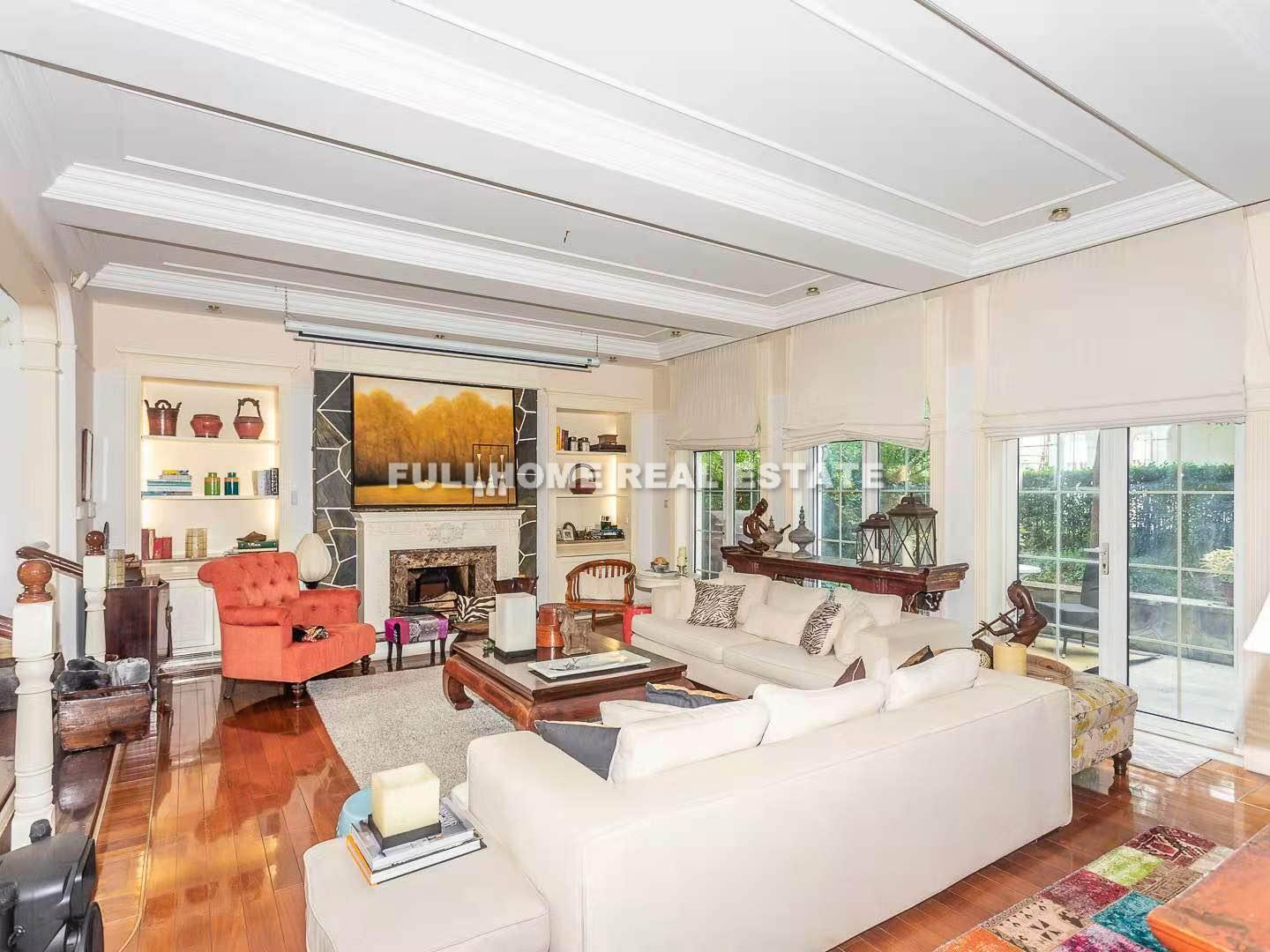 Same compound: Dongjiao Villas, 6 bedrooms in Shanghai