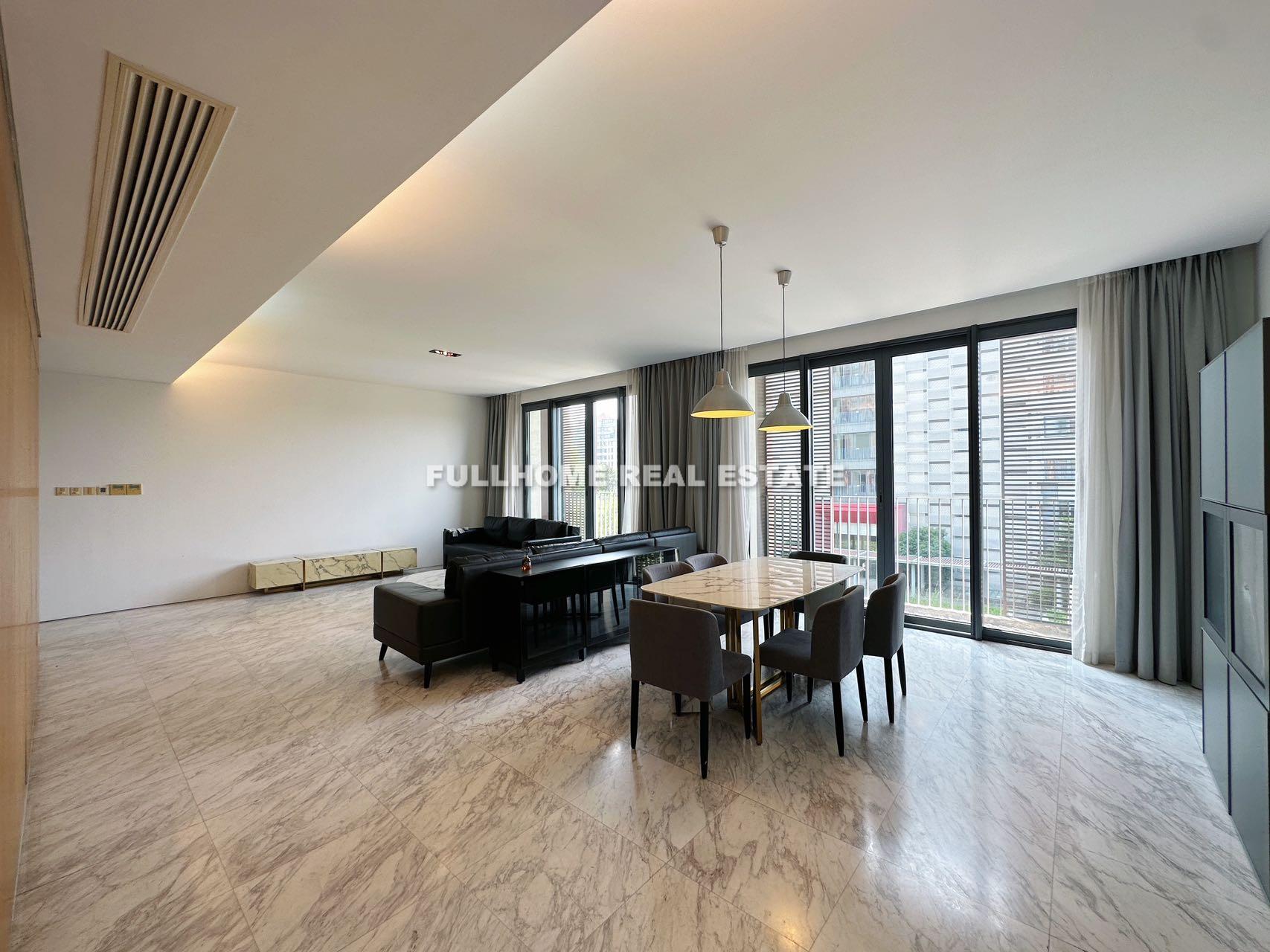 Same compound: Lakeside Ville Phase III, 3 bedrooms in Shanghai