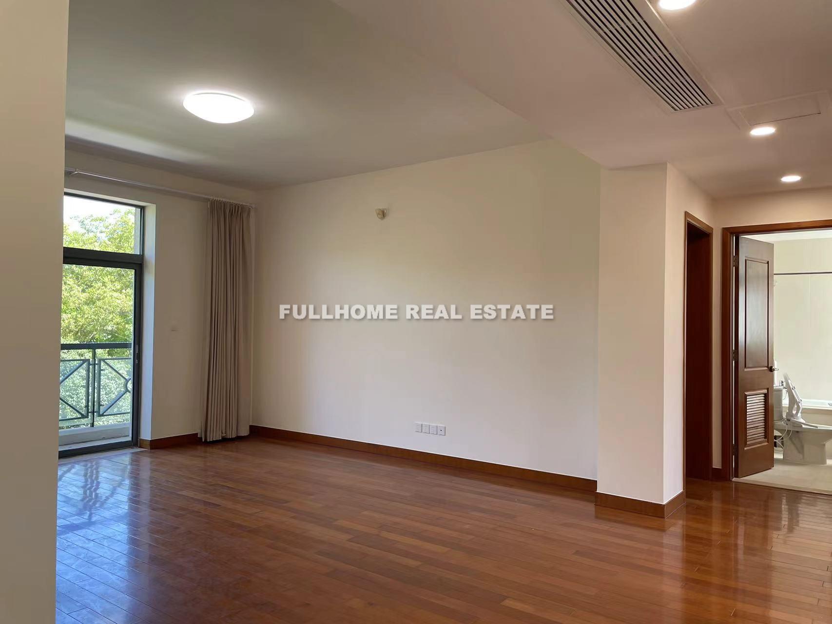 Same compound: Green Court, 3 bedrooms in Shanghai