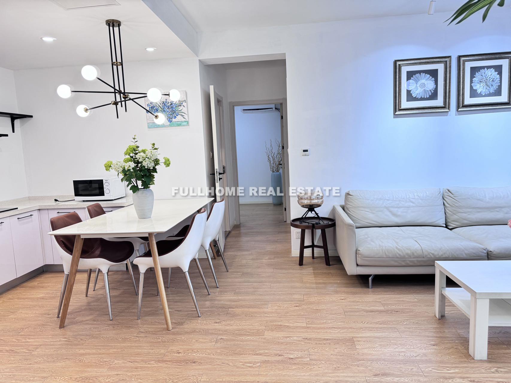 Jing An Regent Garden - 3 bedroom apartment in Shanghai, Jing An, Downtown