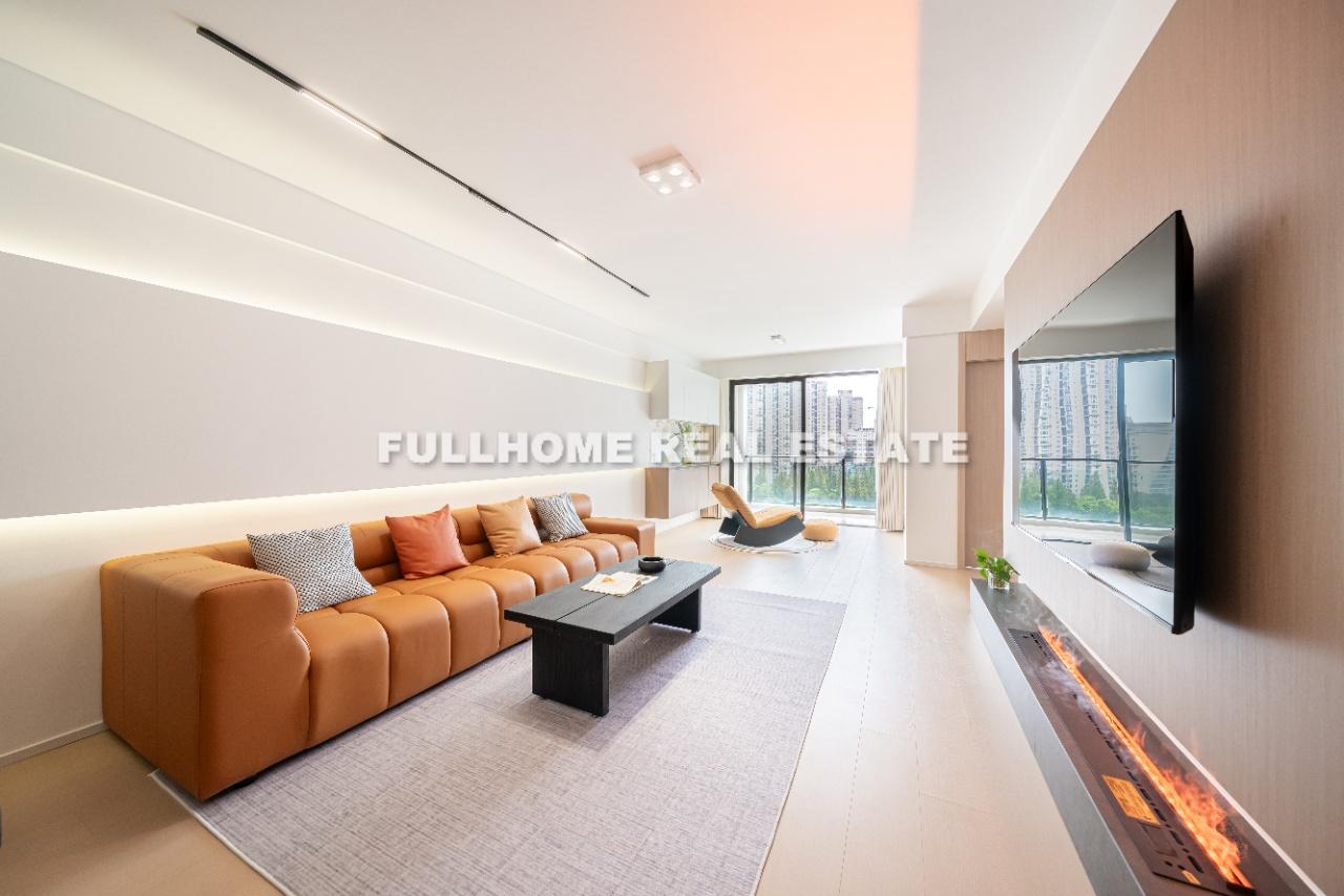 Same compound: Jingan Gui Garden, 2 bedrooms in Shanghai
