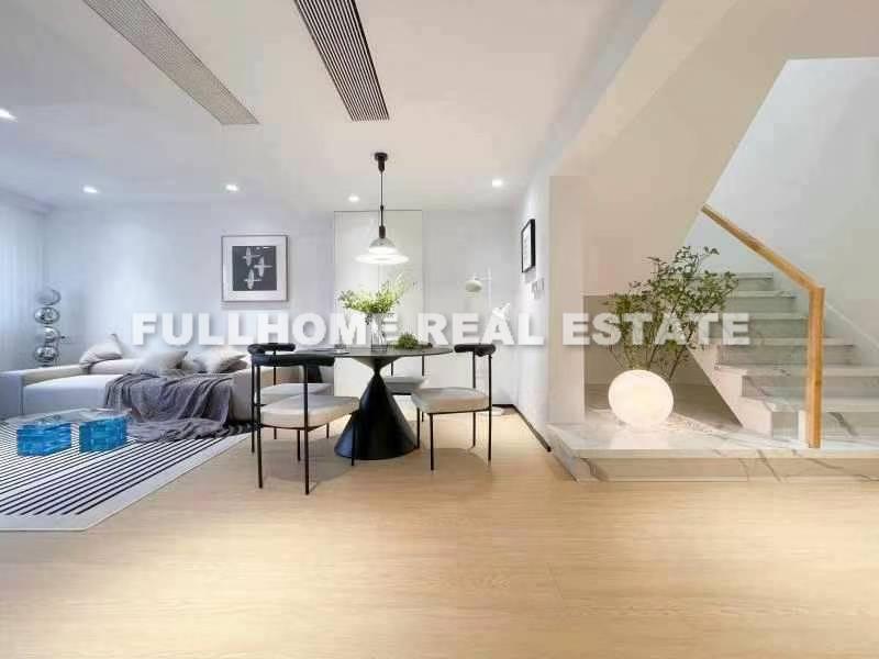 Same compound: Athena Garden, 3 bedrooms in Shanghai