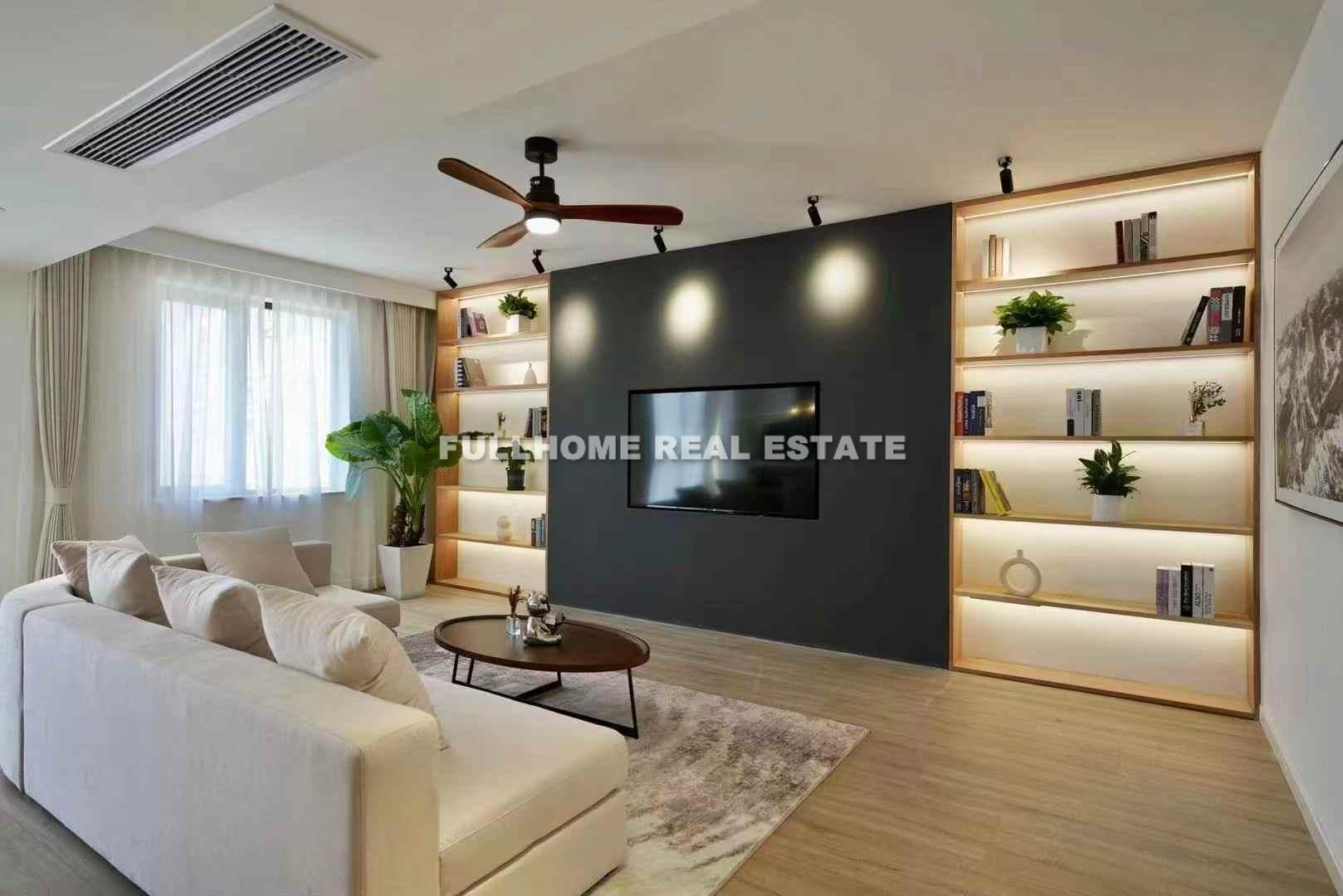 Lane 100-700 South Wanping Road Old House - 3 bedroom apartment in Shanghai, Xujiahui, Downtown