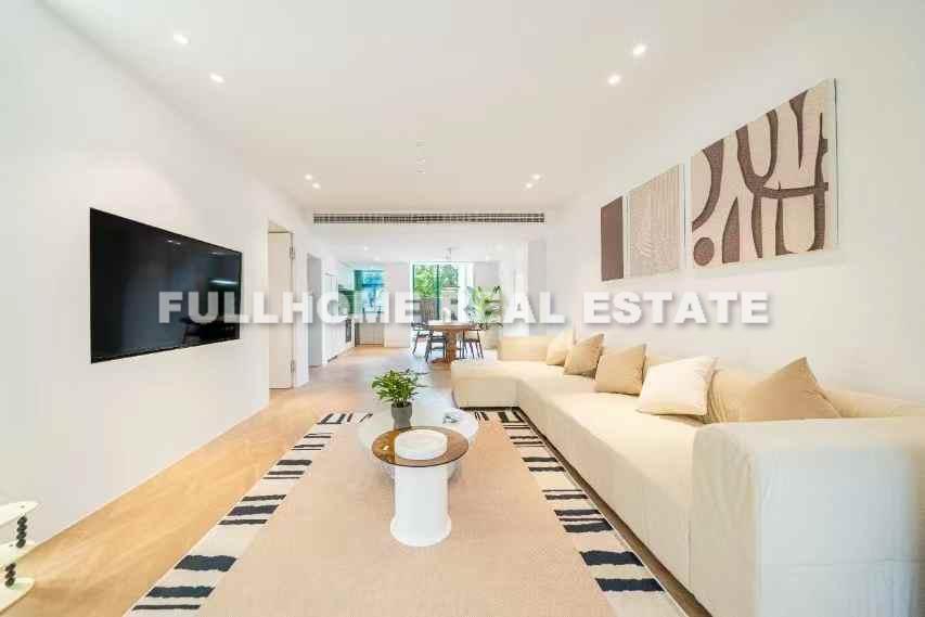 Same compound: Shui Qing Mu Hua, 3 bedrooms in Shanghai