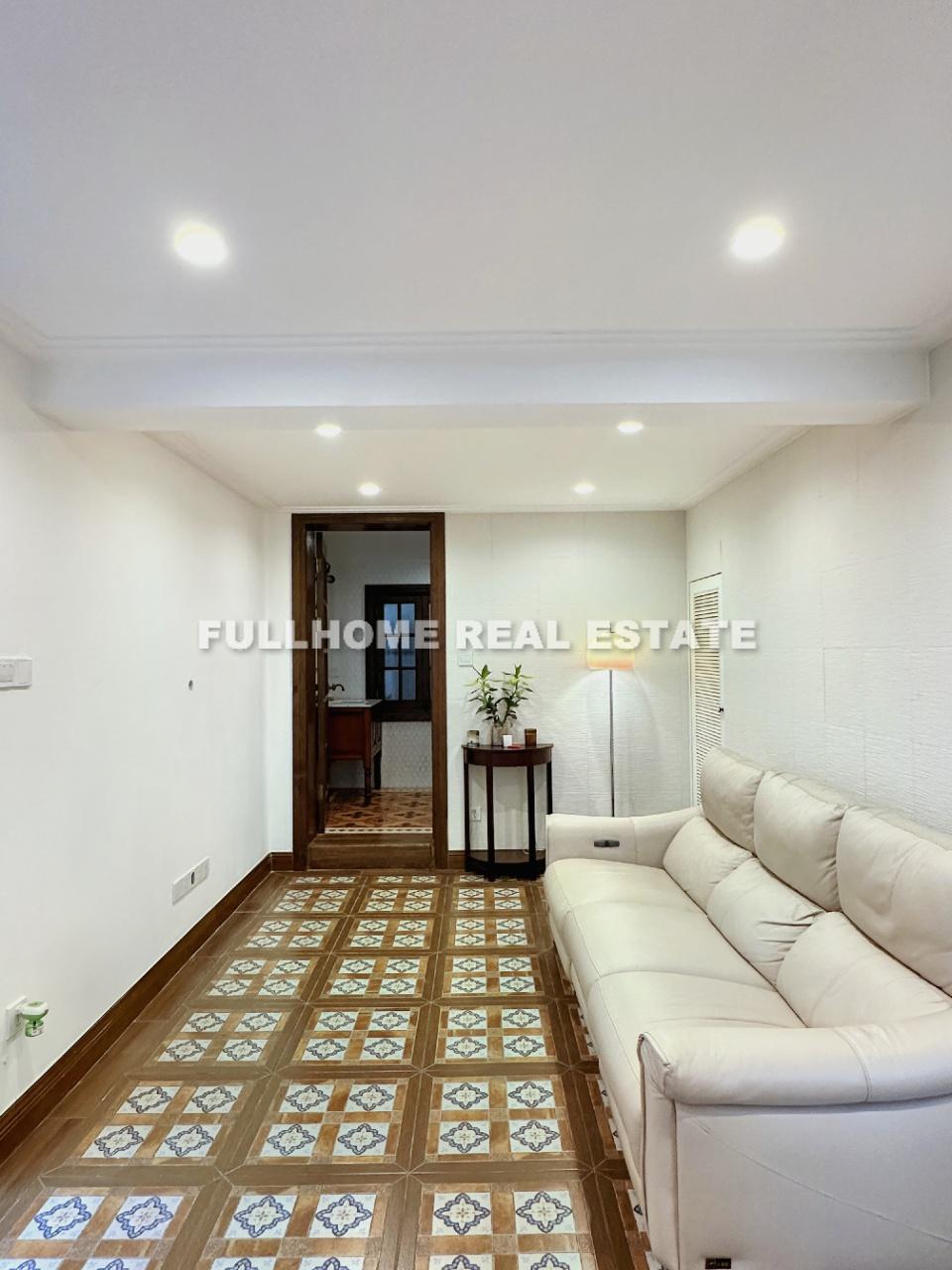 Lane 1-3000 West Yan An Road Old House - 3 bedroom apartment in Shanghai, Downtown, Downtown
