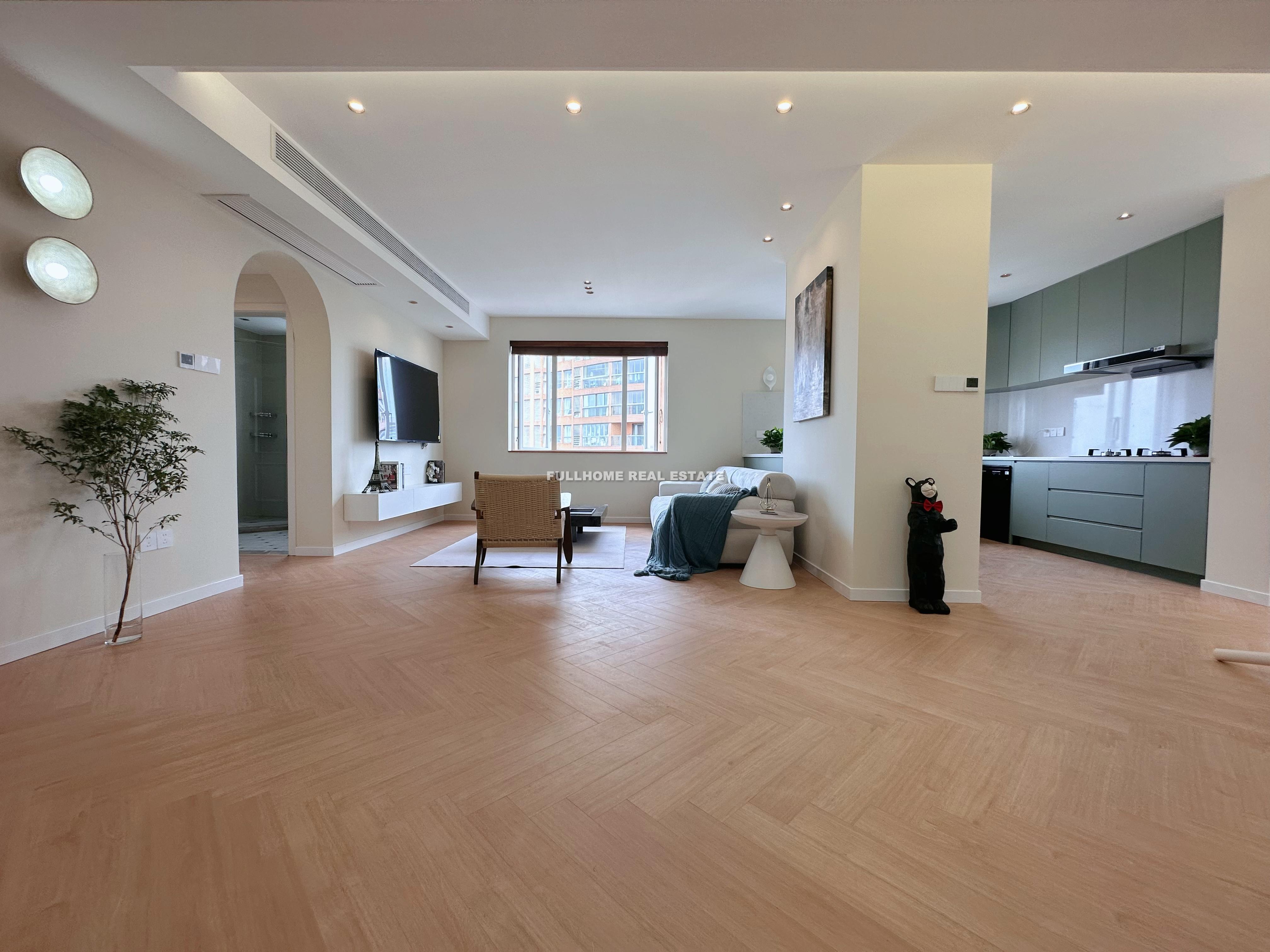 Similar property: Wu Tai Apartment, 3 bedrooms, 200 sqm in Shanghai