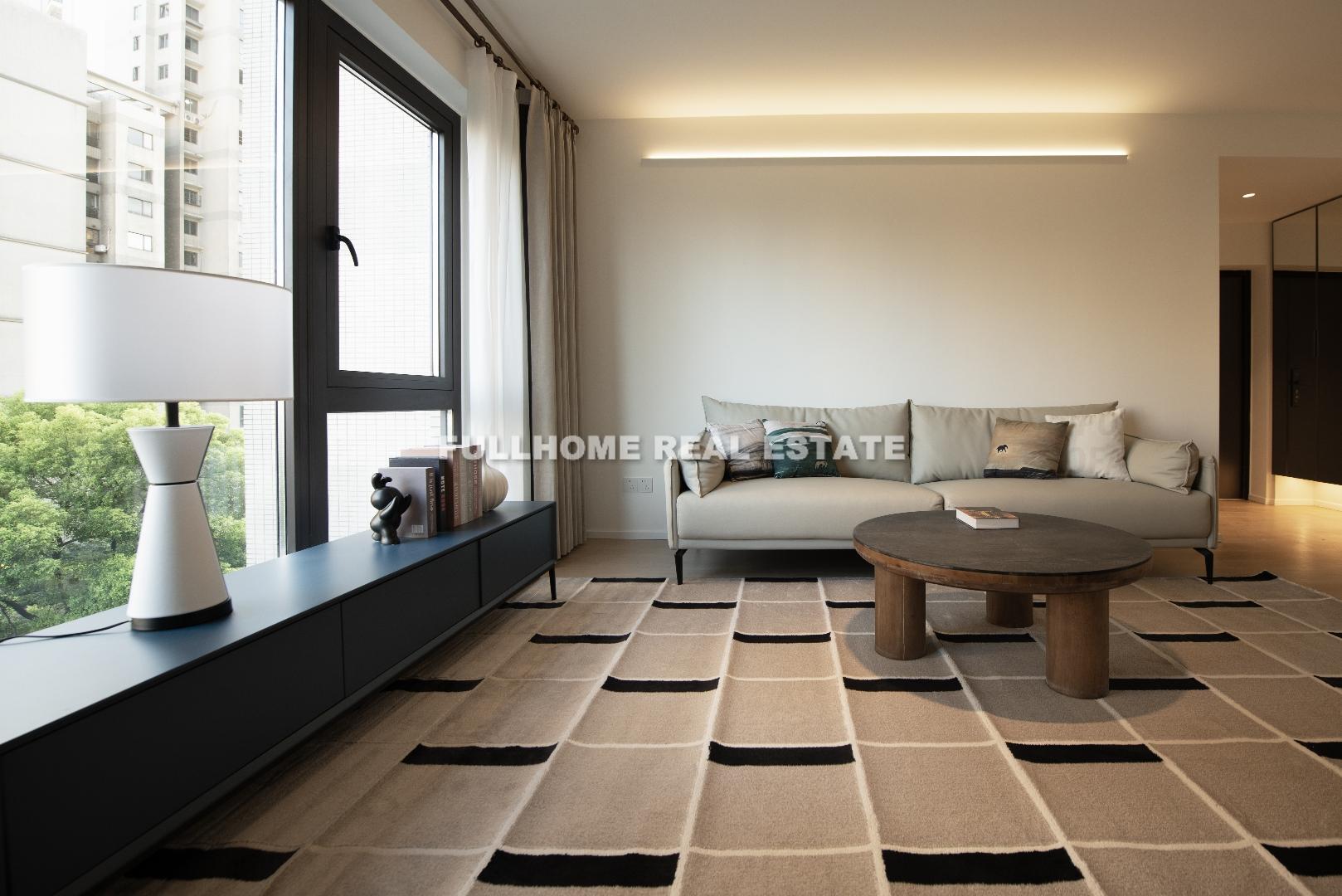 East Huaihai Apartment - 3 bedroom apartment in Shanghai, People Square, Downtown