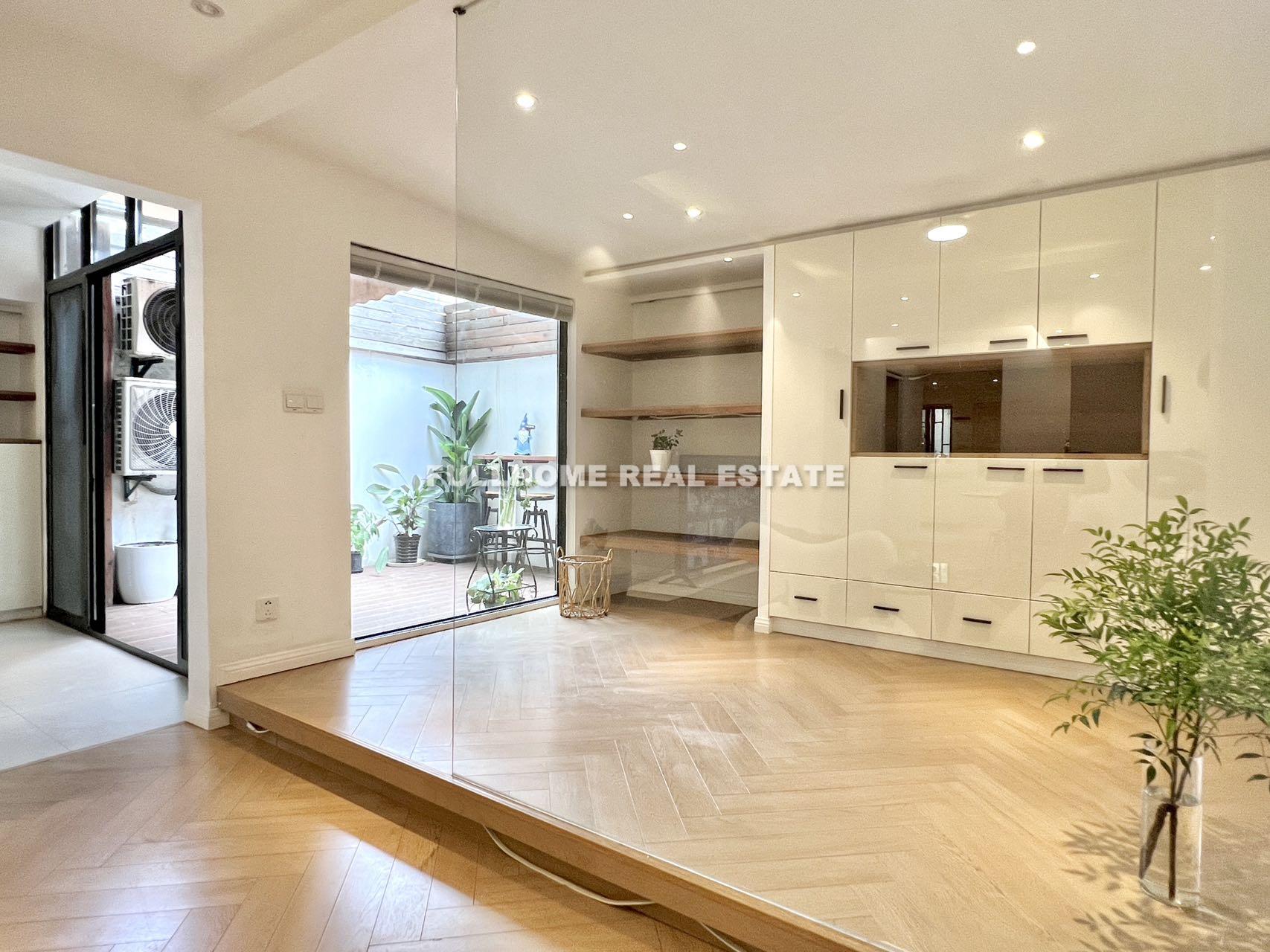 Same compound: Lane 200-500 Zhenning Road Old House, 2 bedrooms in Shanghai
