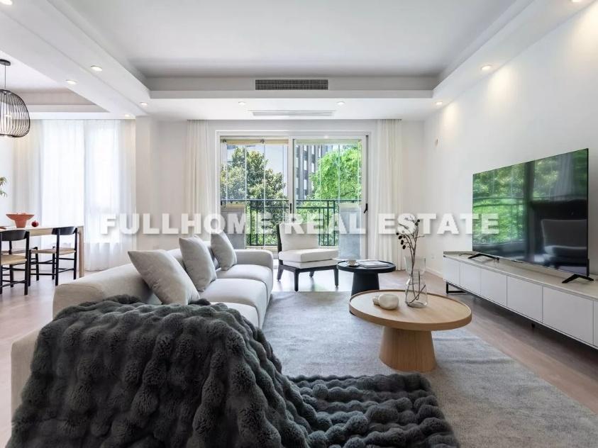 Same compound: Jingan Sunshine City, 4 bedrooms in Shanghai