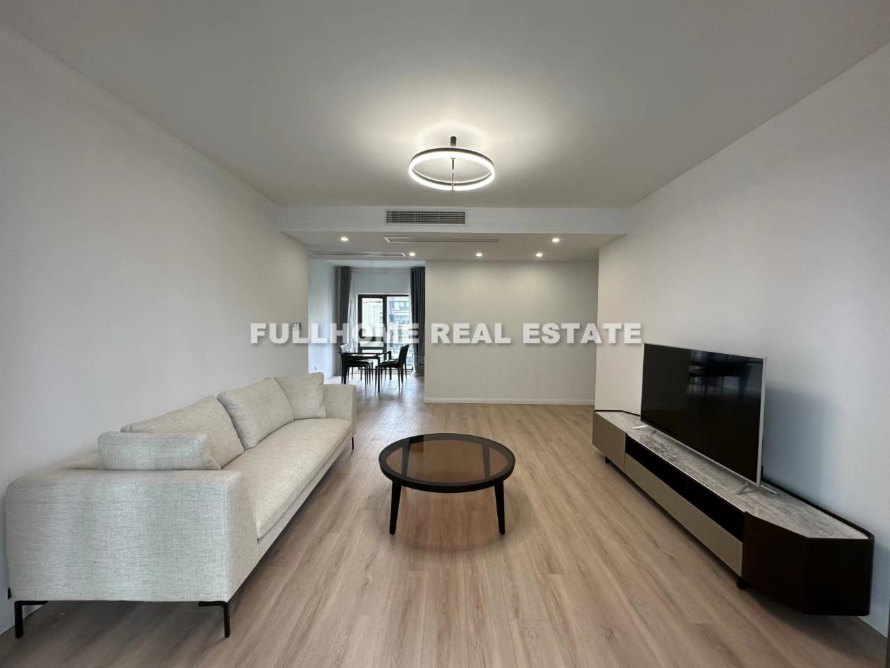 Daning Town - 4 bedroom apartment in Shanghai, Downtown, Downtown