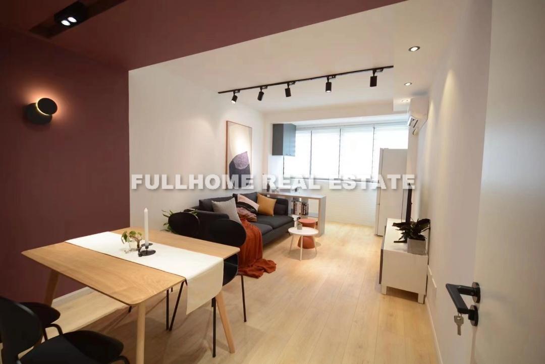 Same compound: Wu Ding Fang, 1 bedrooms in Shanghai